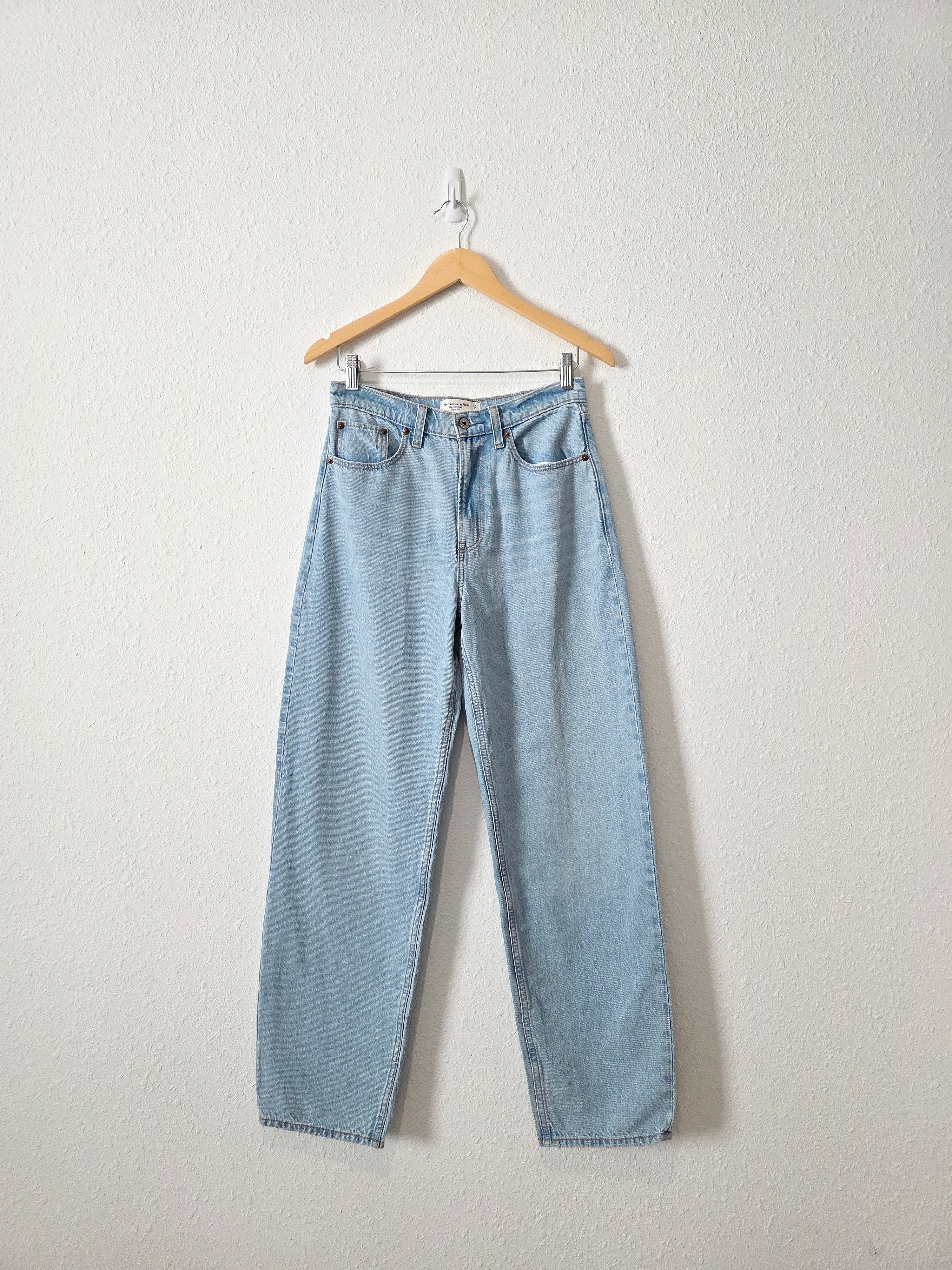 Abercrombie Light Wash Taper Jeans (27/4)