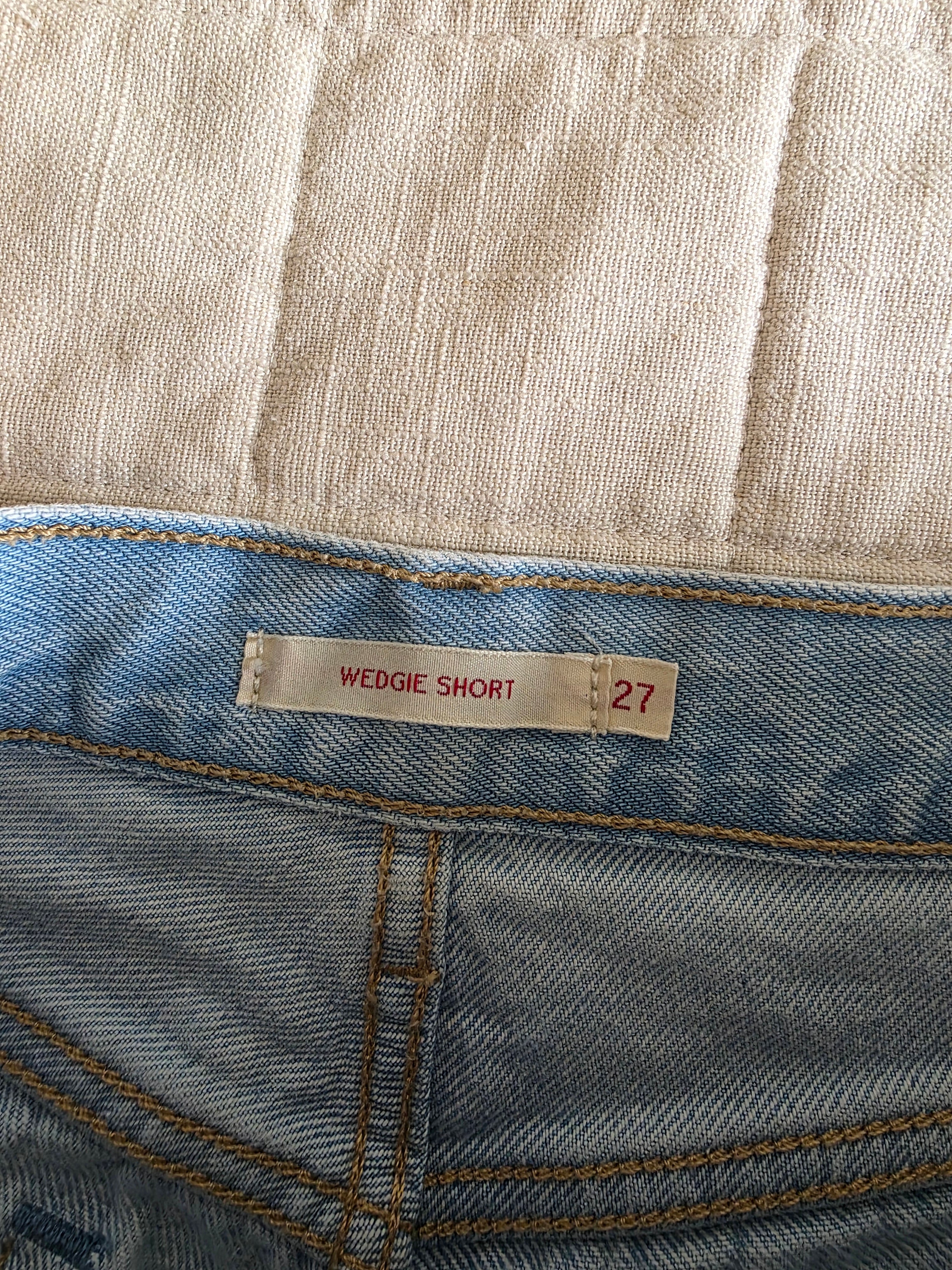Levi's Light Wash Denim Shorts (27)