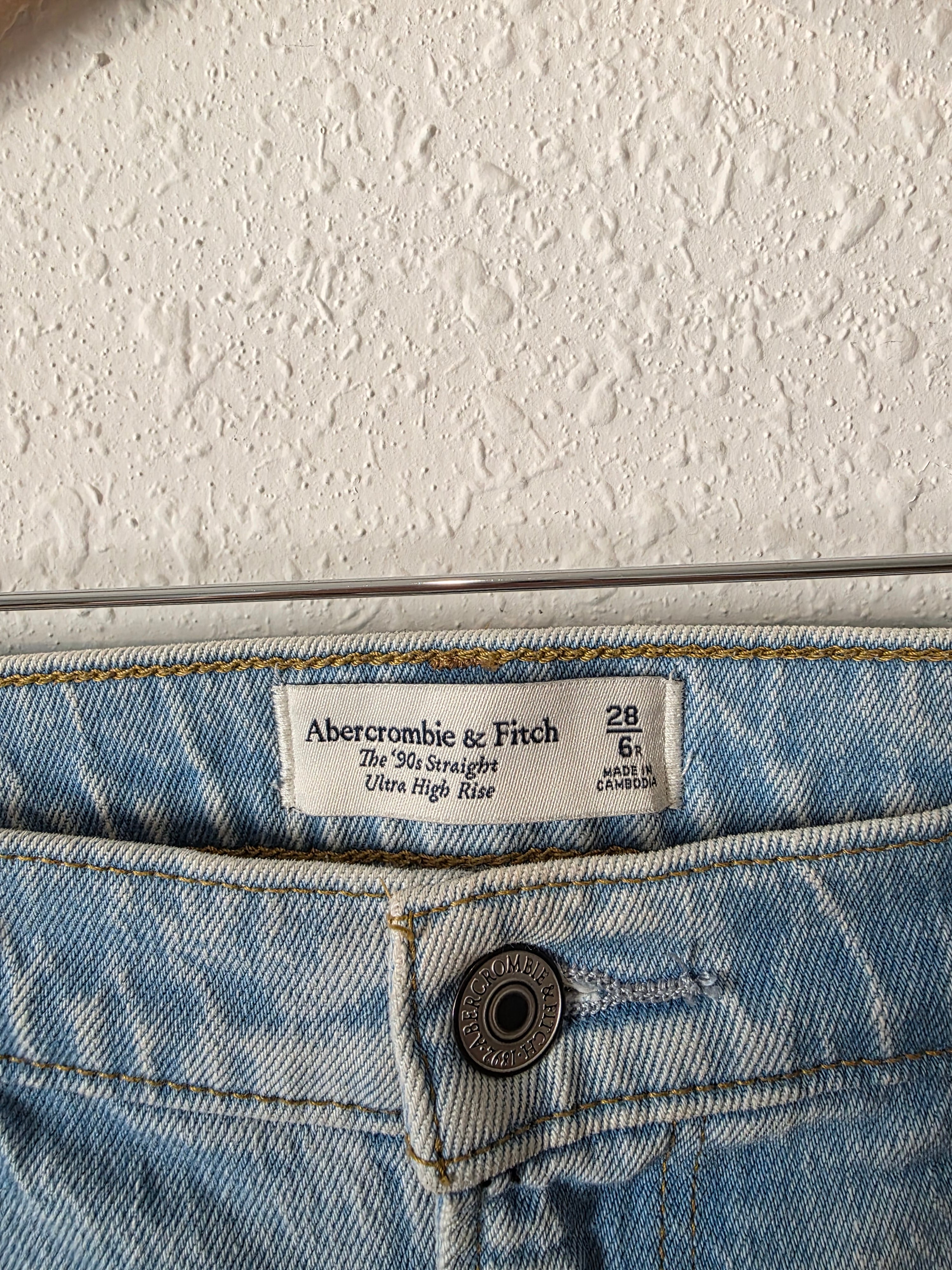 Abercrombie 90s Straight Jeans (28/6)