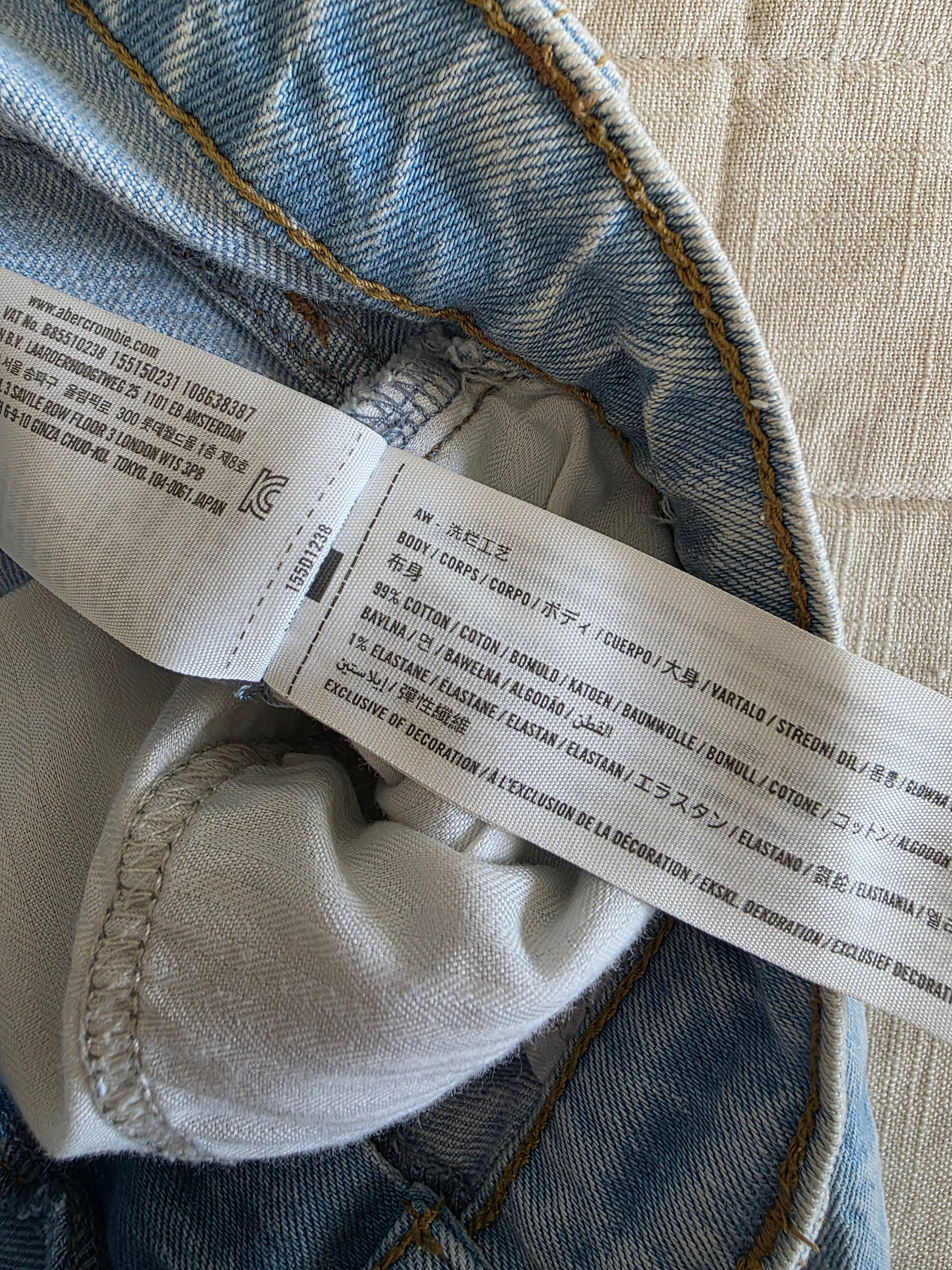 Abercrombie 90s Straight Jeans (28/6)