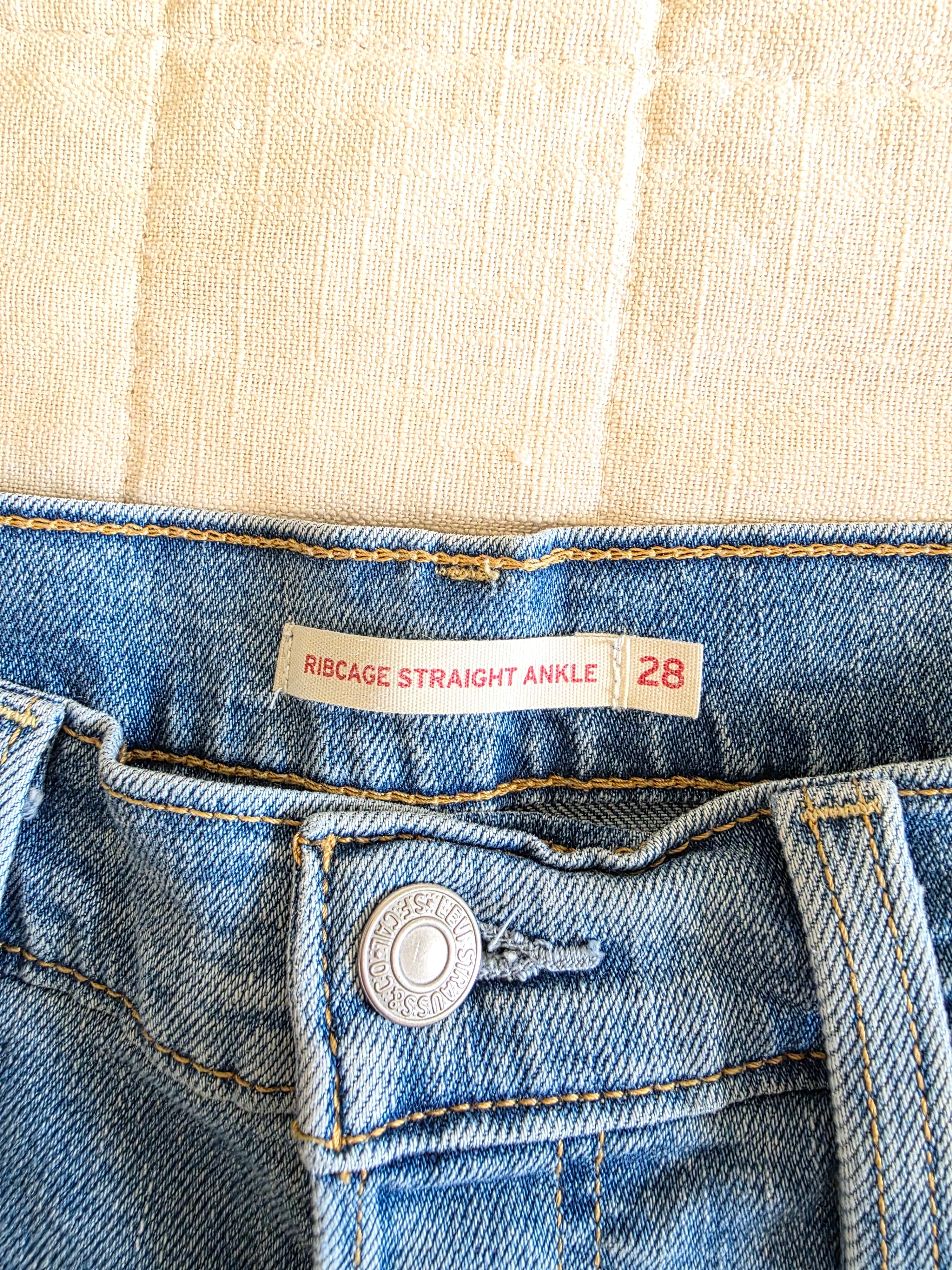 Levi's Ribcage Straight Jeans (28)