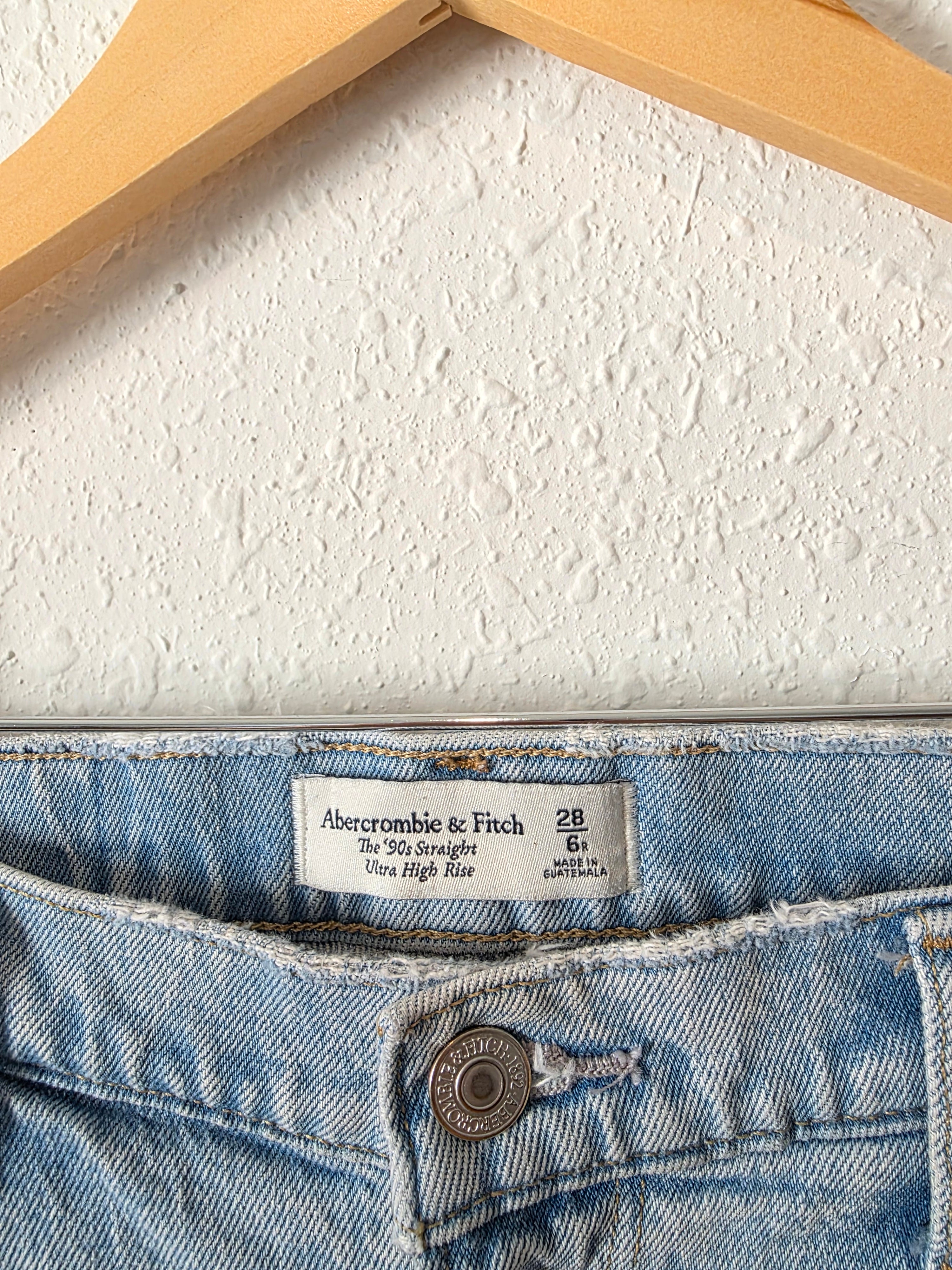 Abercrombie 90s Straight Jeans (28/6)