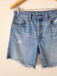 Levi's Mid Thigh Denim Shorts (28)