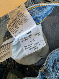 Levi's Mid Thigh Denim Shorts (28)