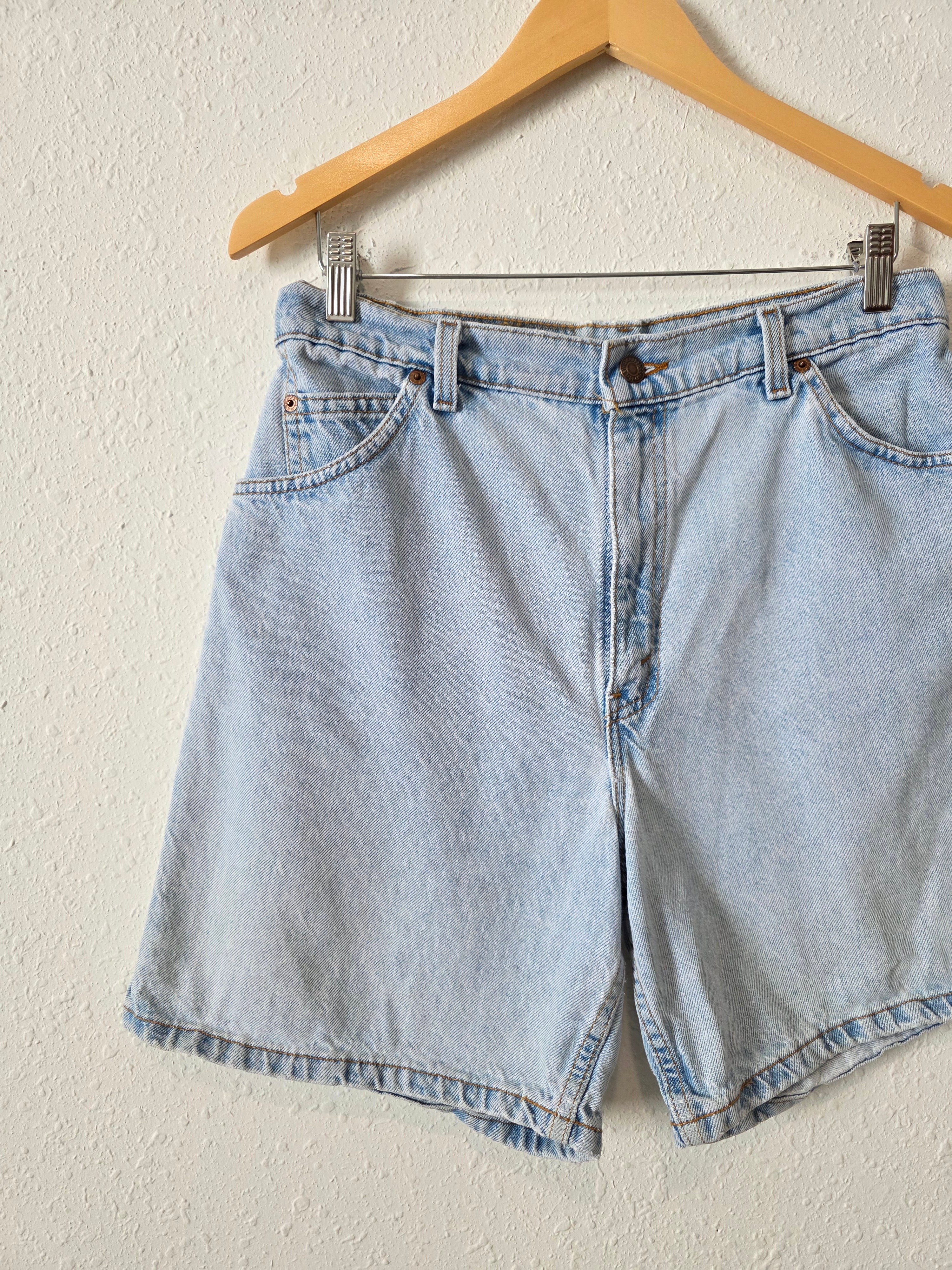 Vintage Levi's Light Wash Shorts (30)