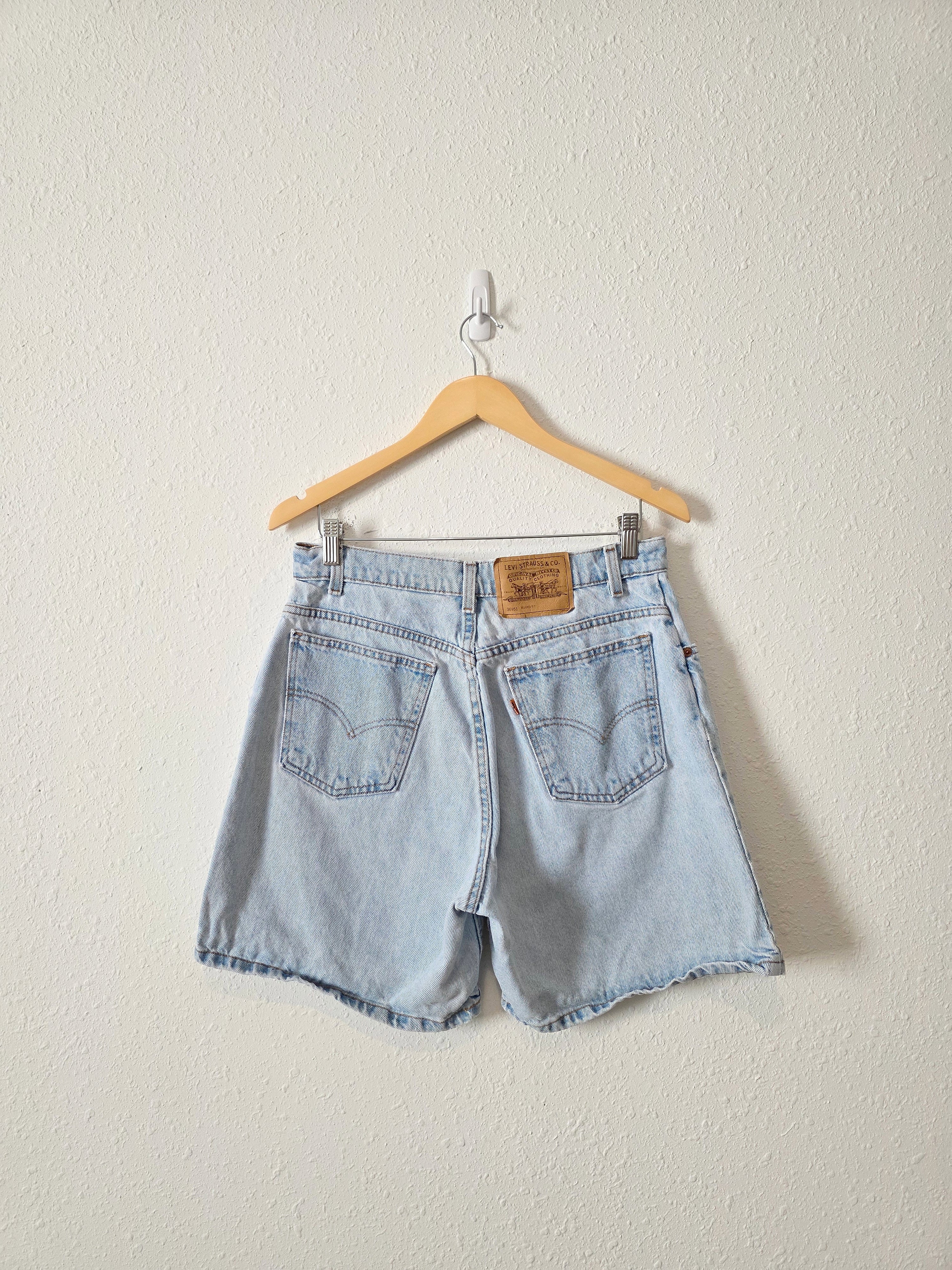 Vintage Levi's Light Wash Shorts (30)