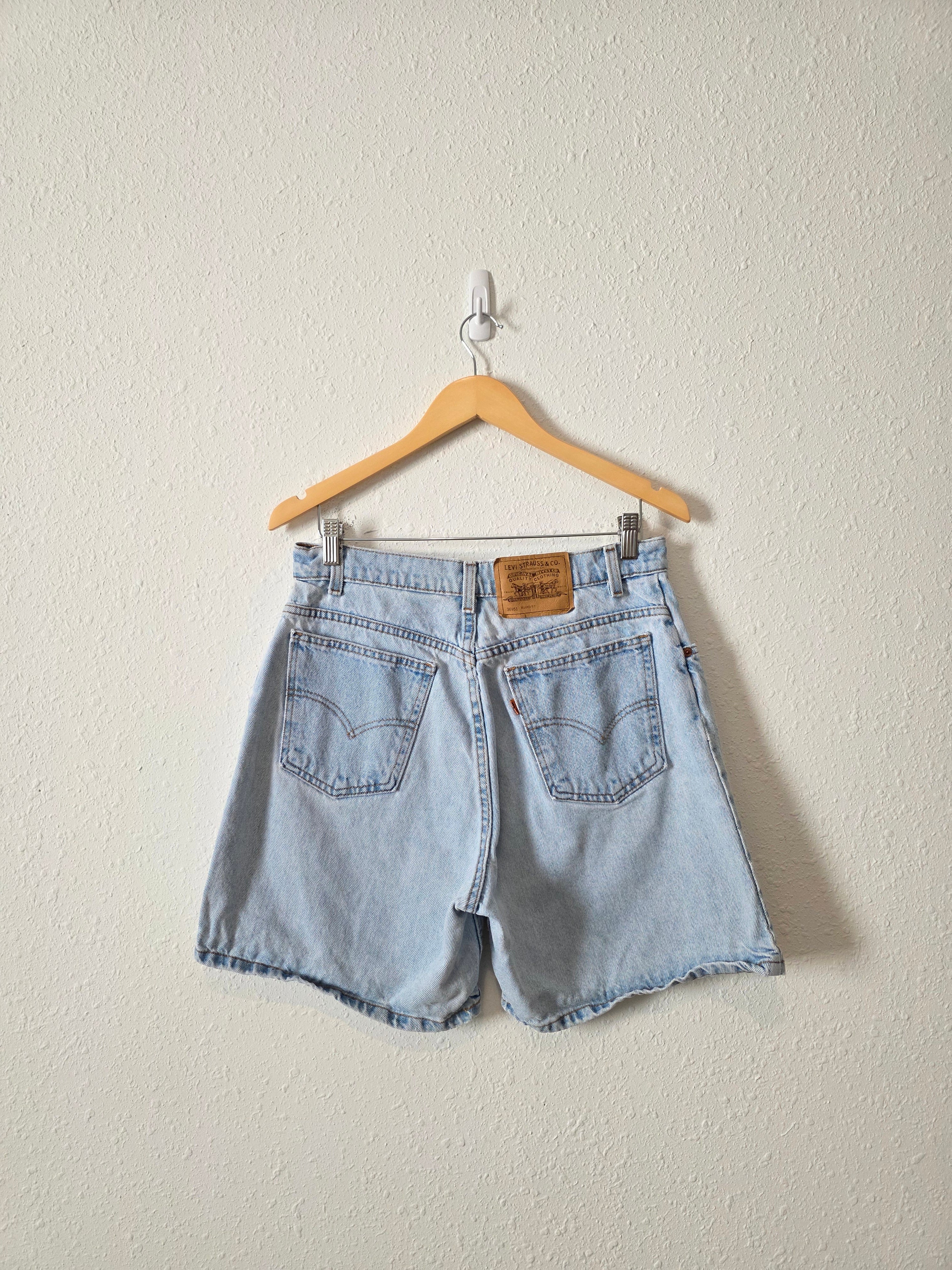 Vintage Levi's Light Wash Shorts (30)