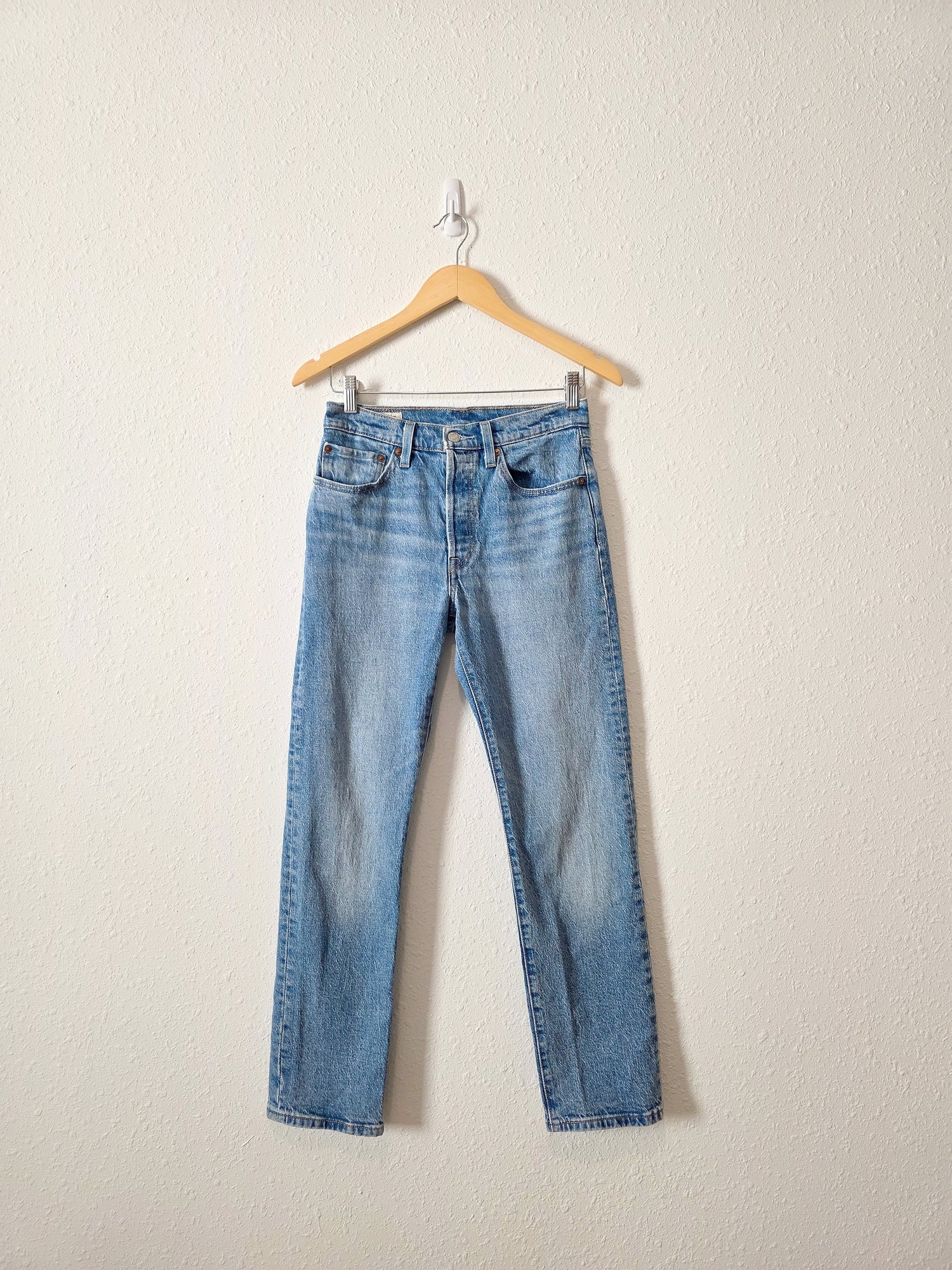 Levi's Straight Leg Jeans (26)