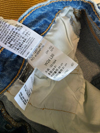 Levi's Straight Leg Jeans (26)