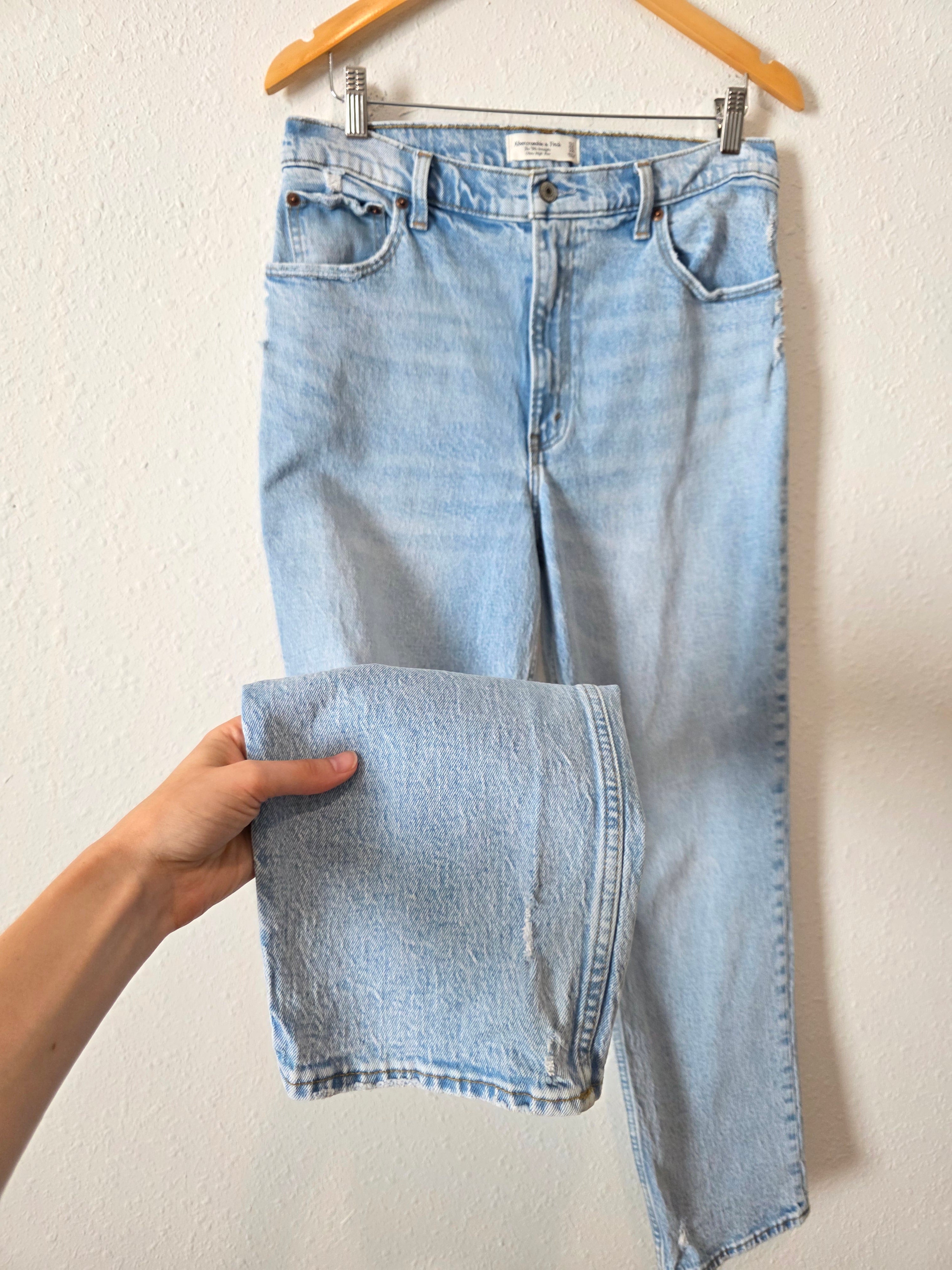 Abercrombie 90s Straight Jeans (12/31)