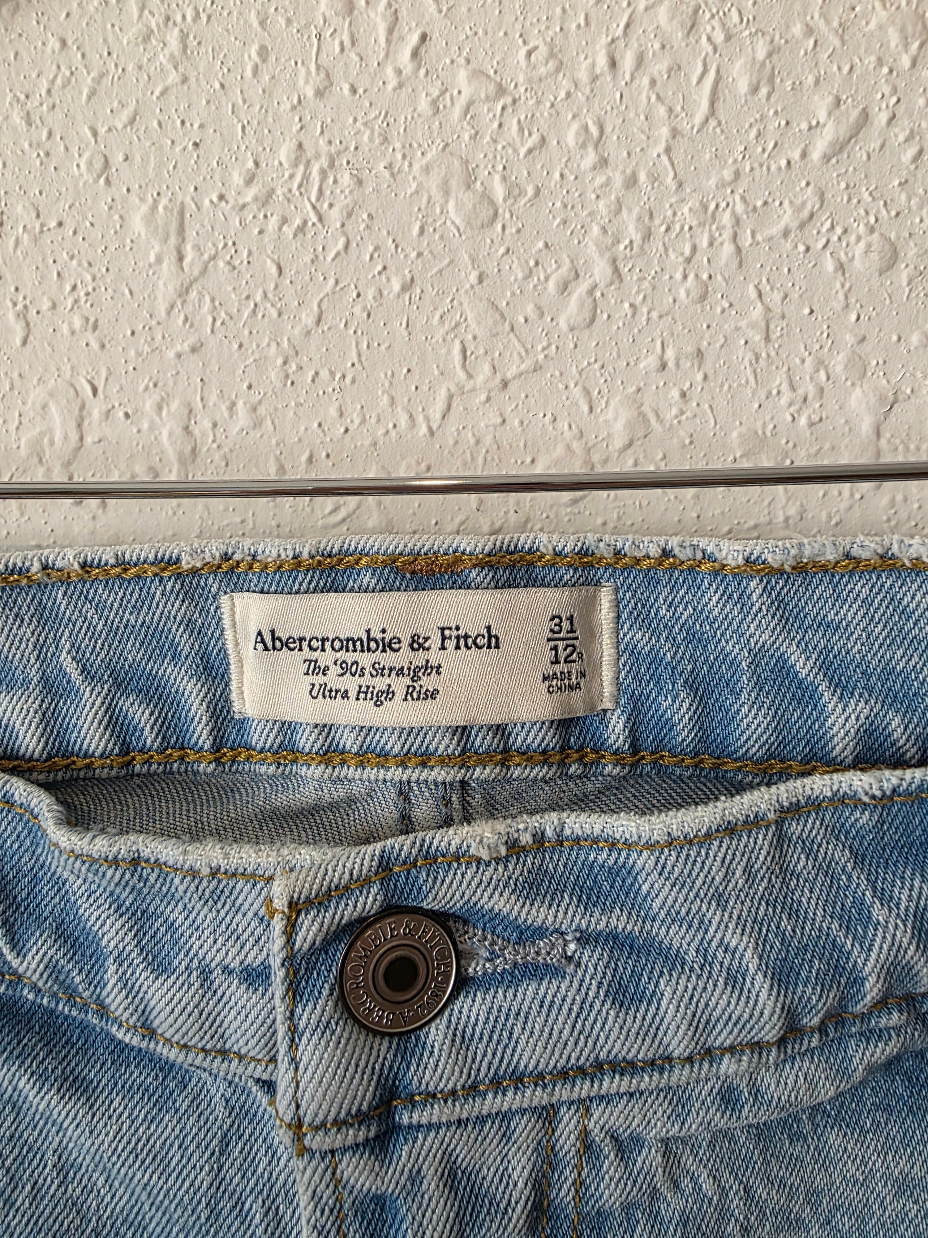 Abercrombie 90s Straight Jeans (12/31)