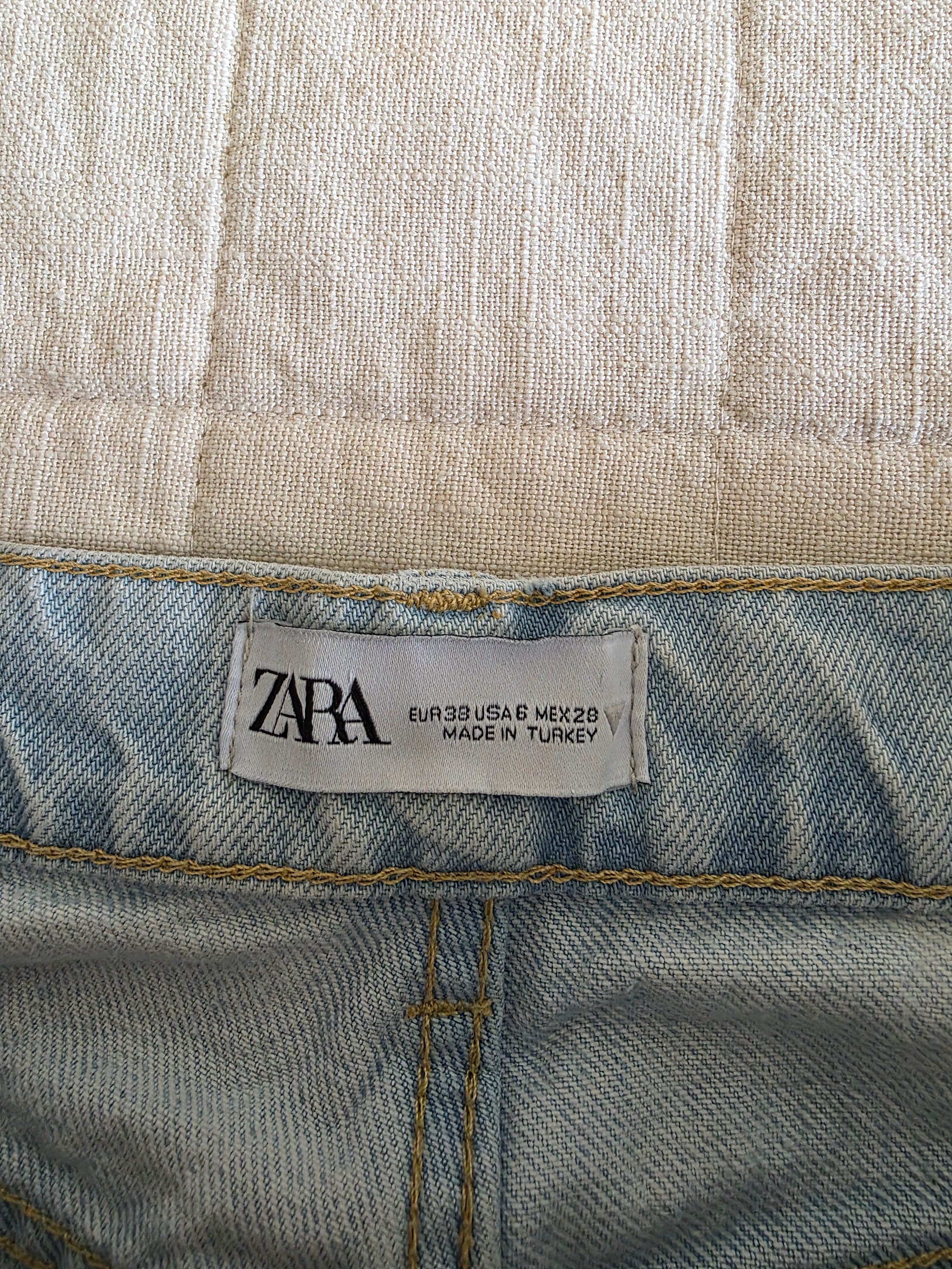 Zara Light Wash Wide Leg Jeans (6)