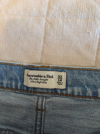 Abercrombie Light Wash Straight Jeans (32/14)