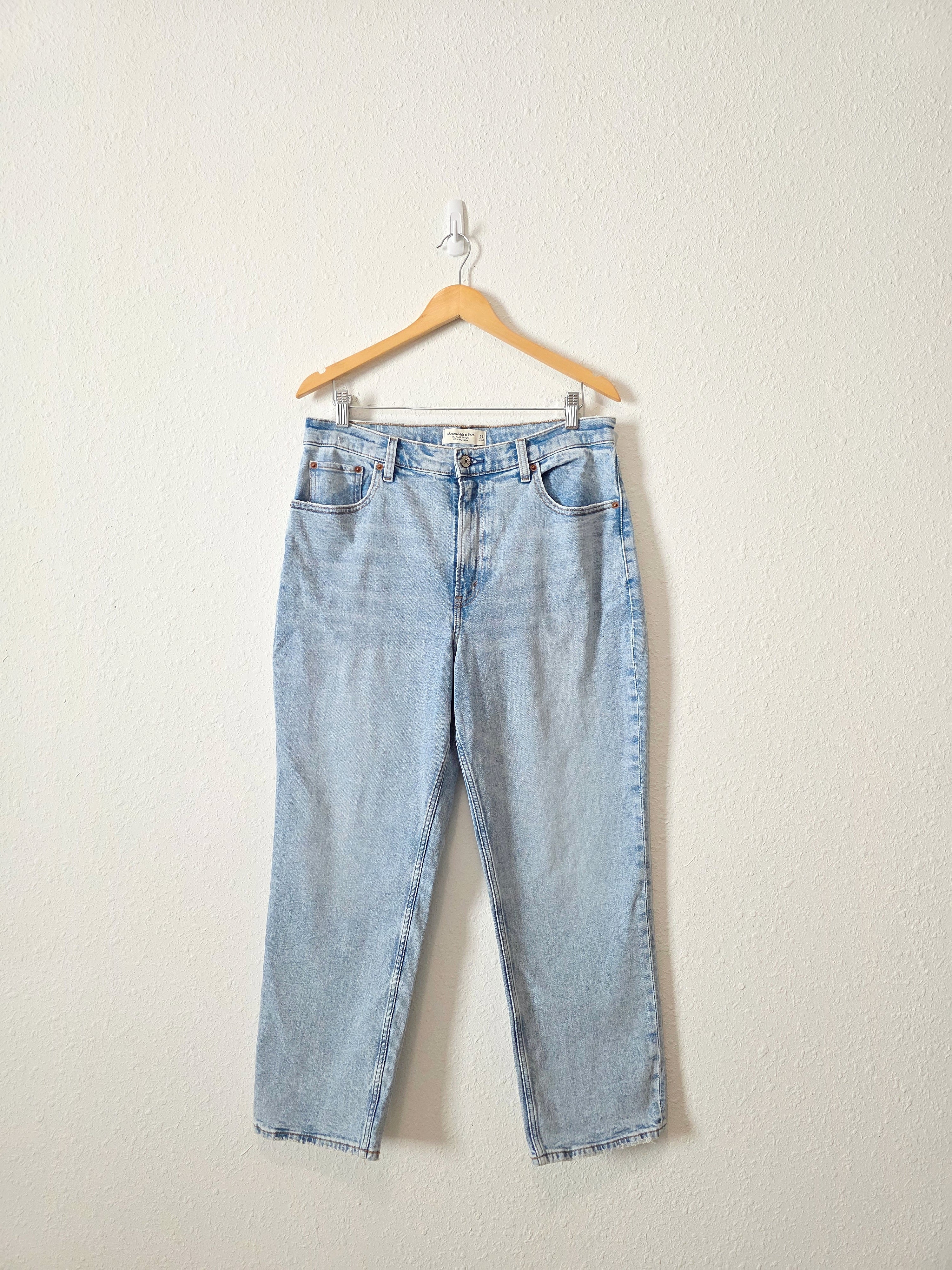 Abercrombie Light Wash Straight Jeans (32)