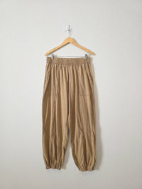 Neutral Relaxed Tapered Pants (L)