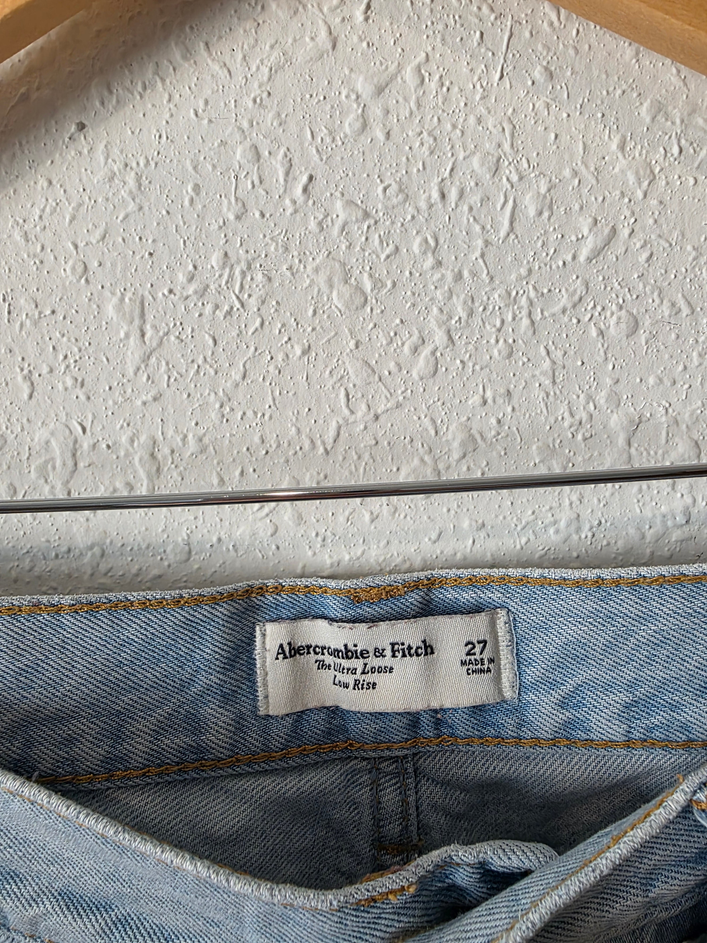 Abercrombie Ultra Loose Jeans (27)