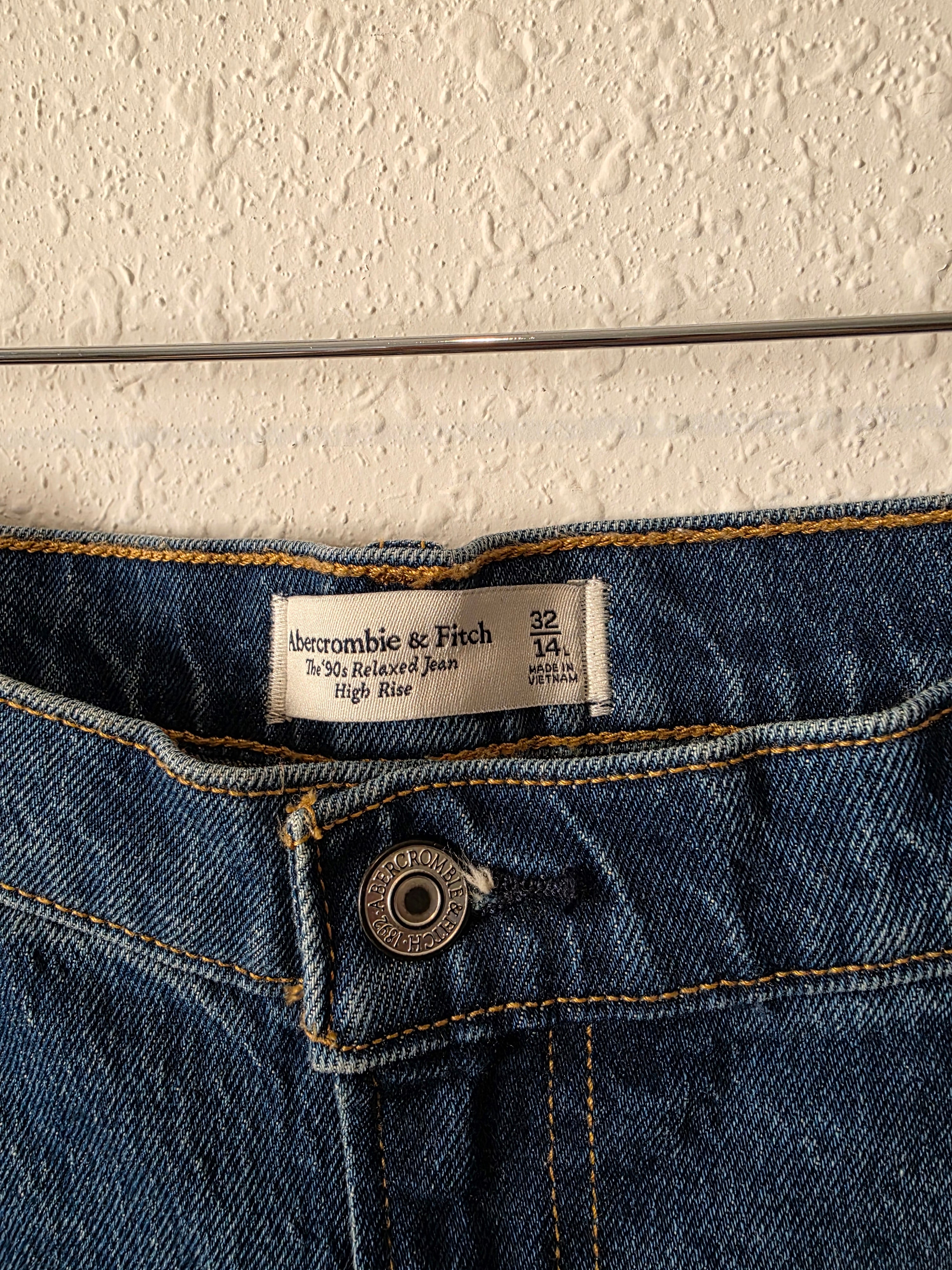 NEW Abercrombie 90s Relaxed Jeans (32/14 Long)