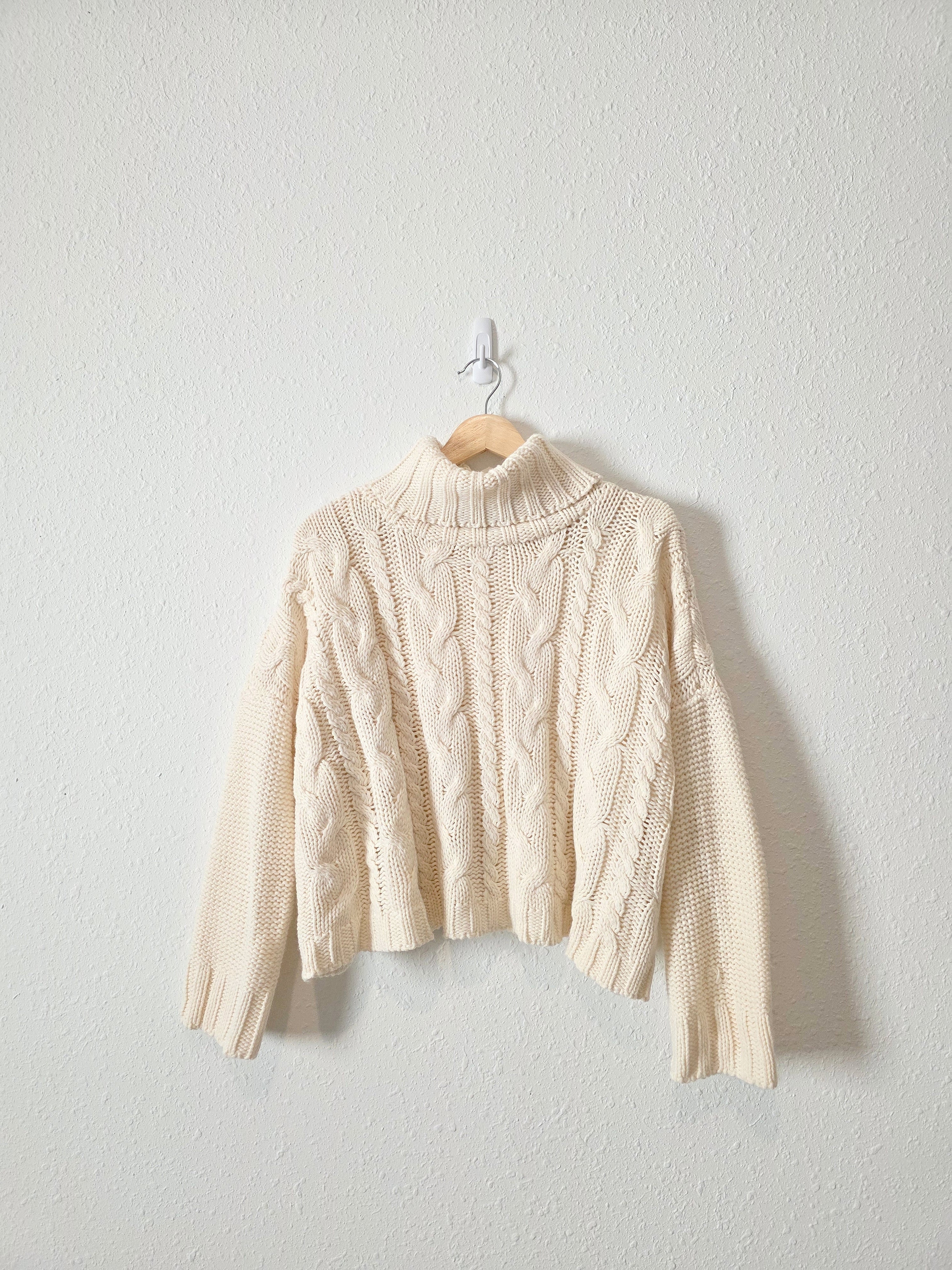 Chunky Cable Knit Turtleneck Sweater (M)