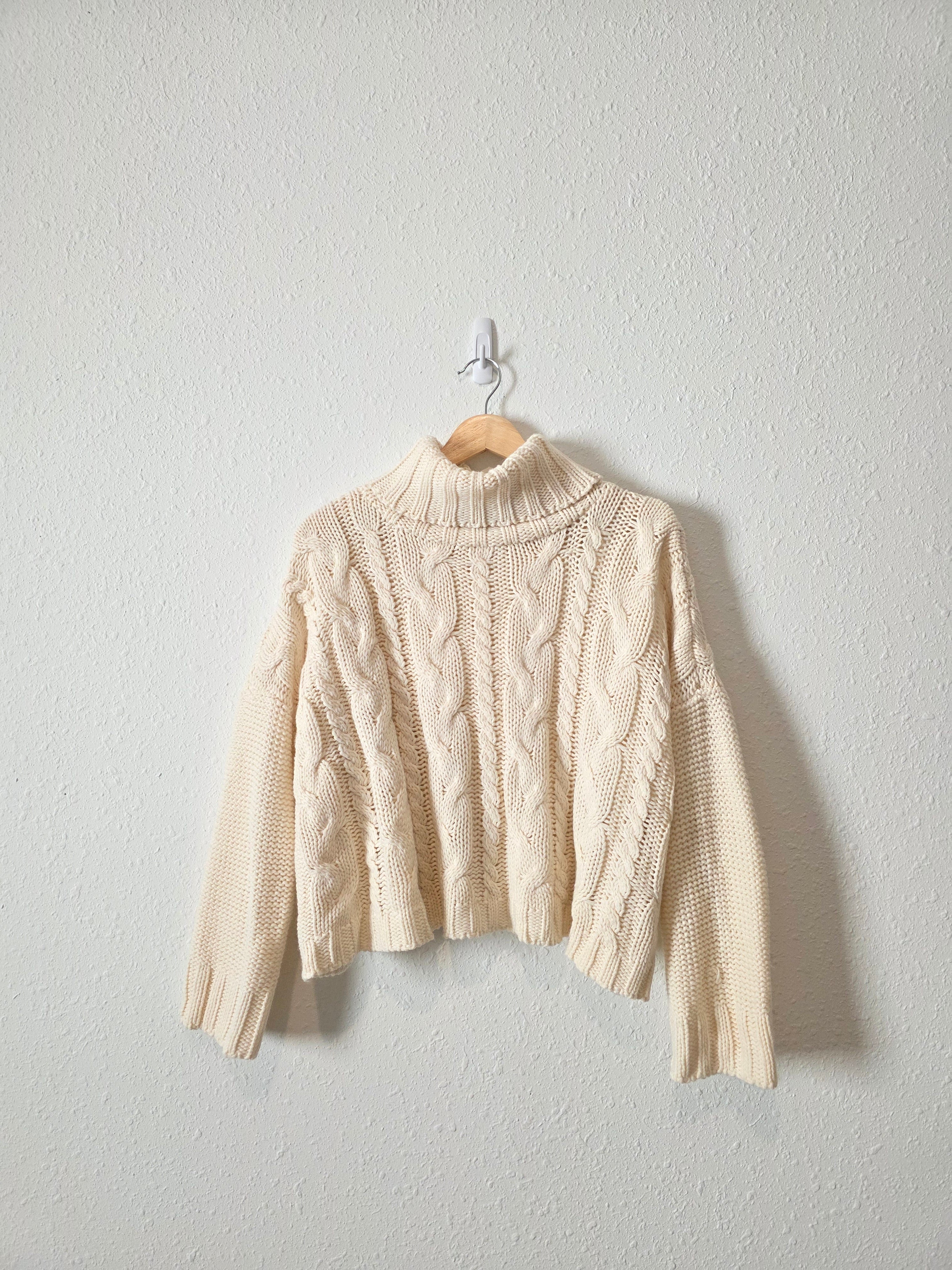 Chunky Cable Knit Turtleneck Sweater (M)