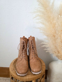 Korks Heeled Lace Up Boots (10)