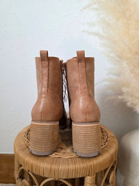 Korks Heeled Lace Up Boots (10)
