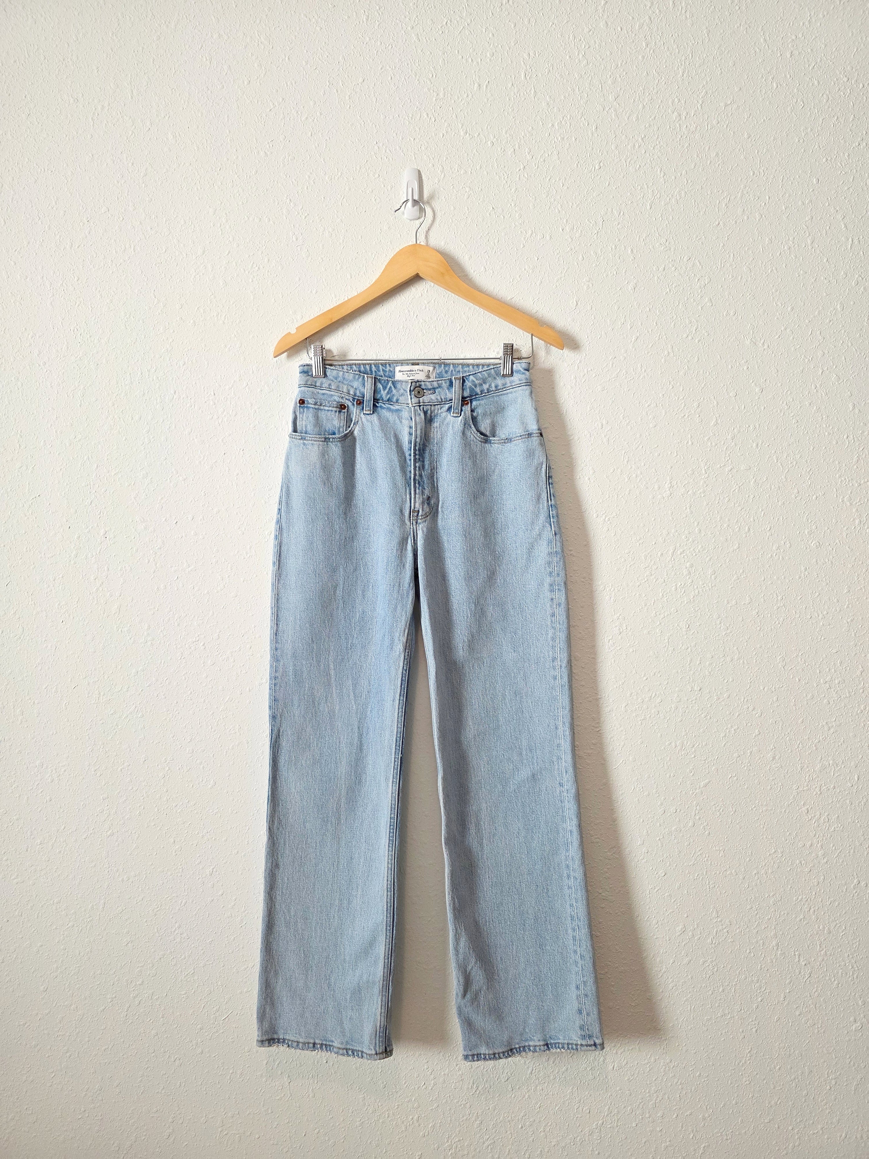 Abercrombie 90s Relaxed Jeans (2/26)