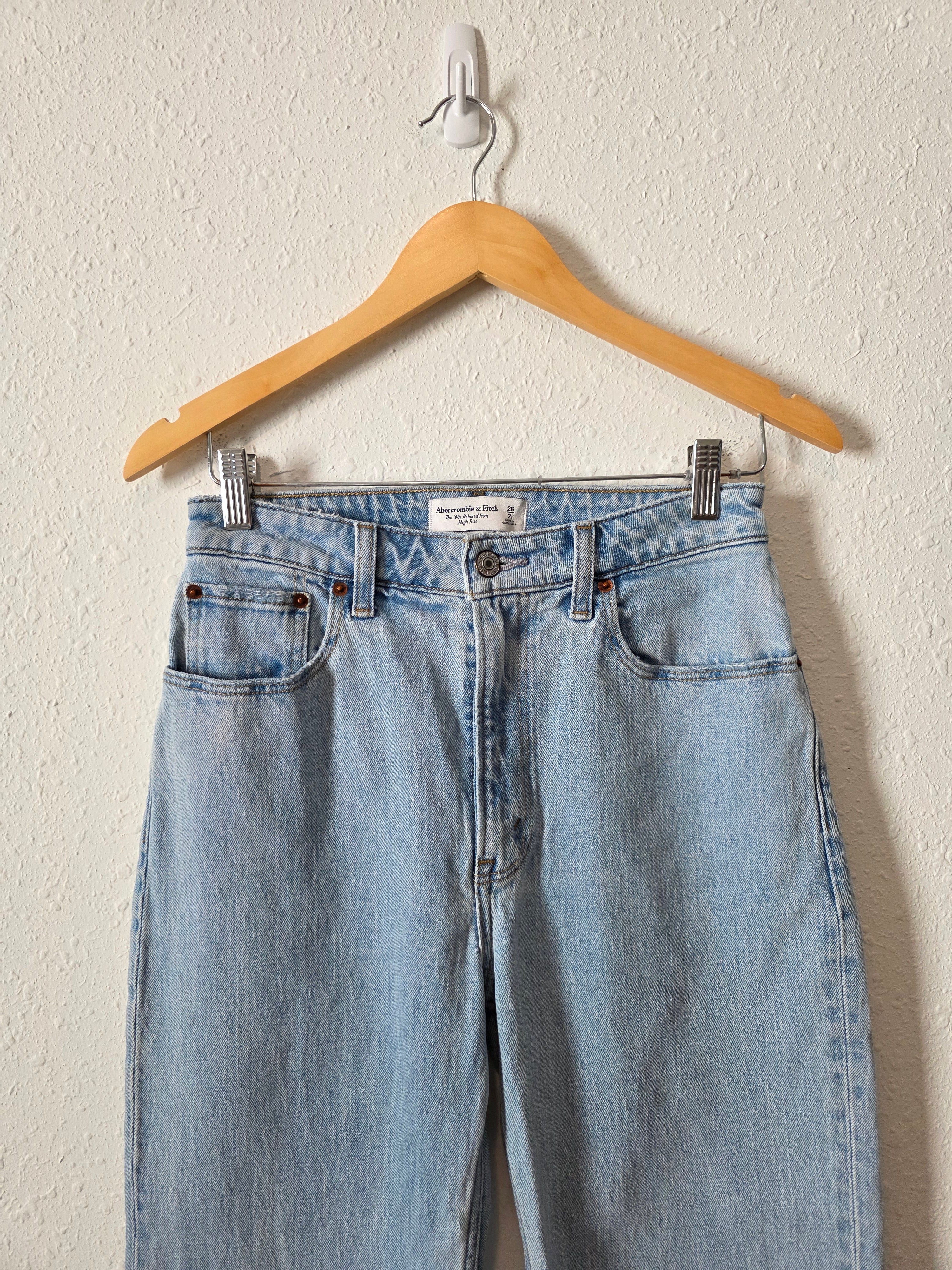 Abercrombie 90s Relaxed Jeans (2/26)