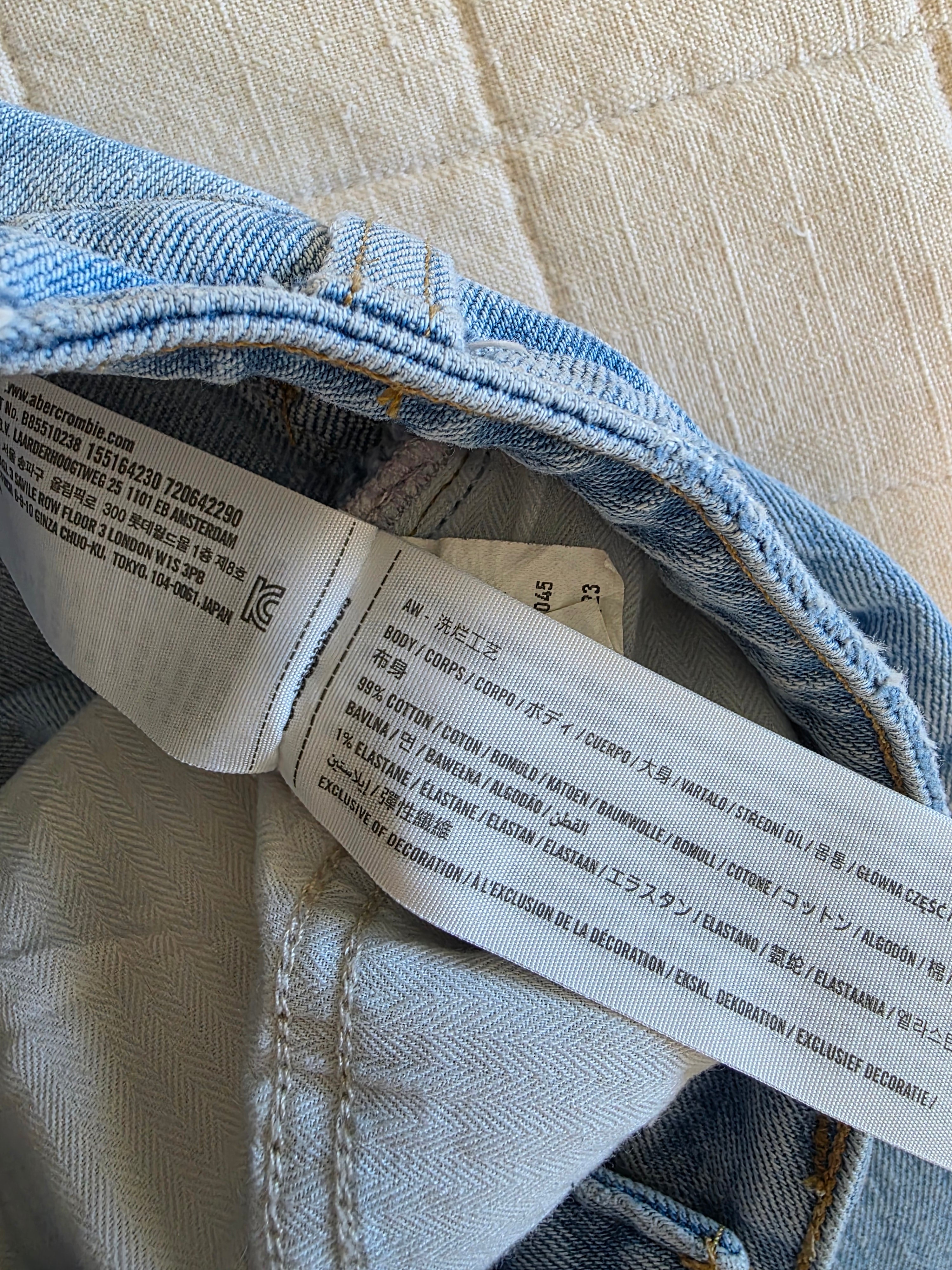 Abercrombie 90s Relaxed Jeans (2/26)