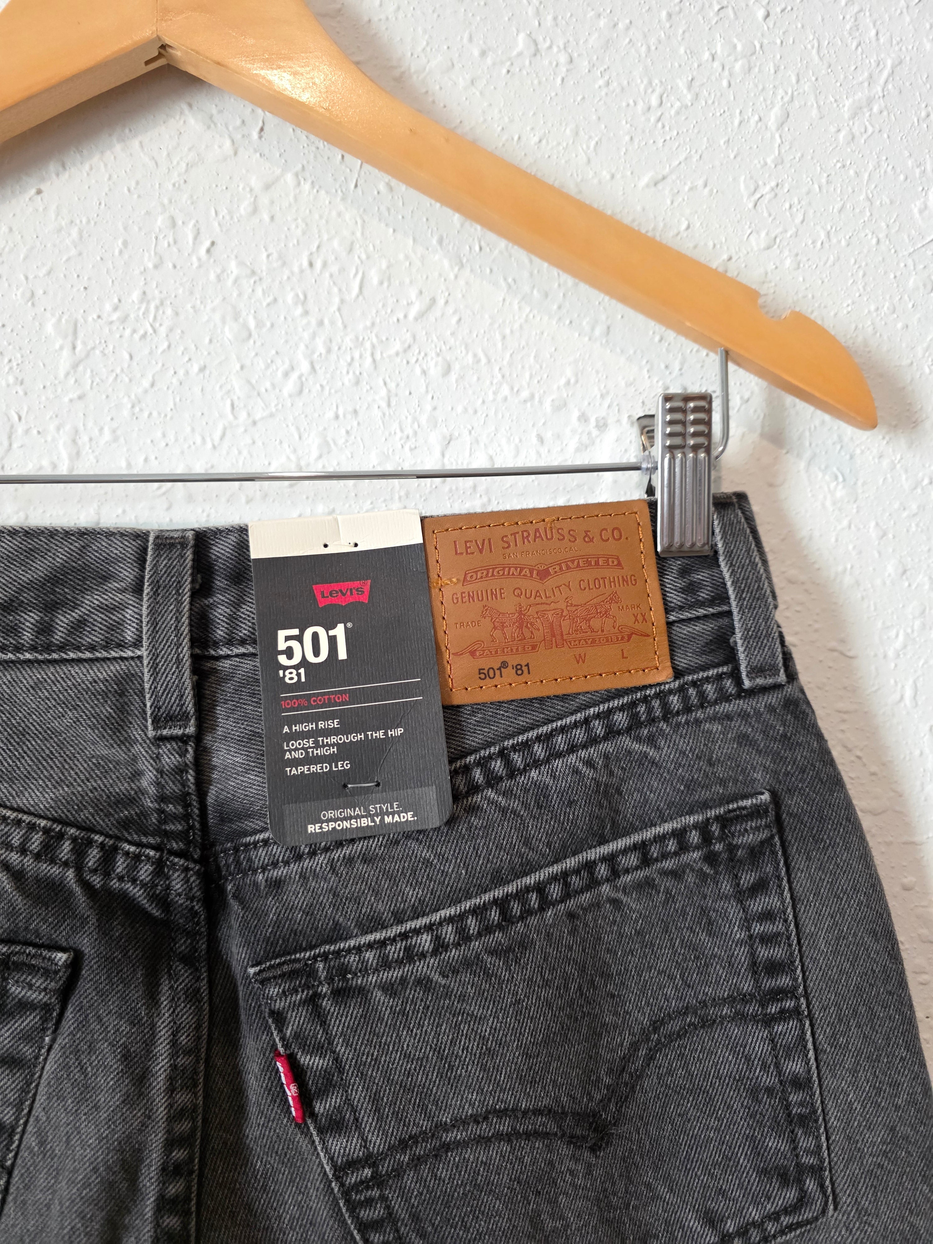 NEW Levi's 501 Straight Jeans (26)