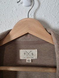Thread & Supply Cozy Button Top (L)