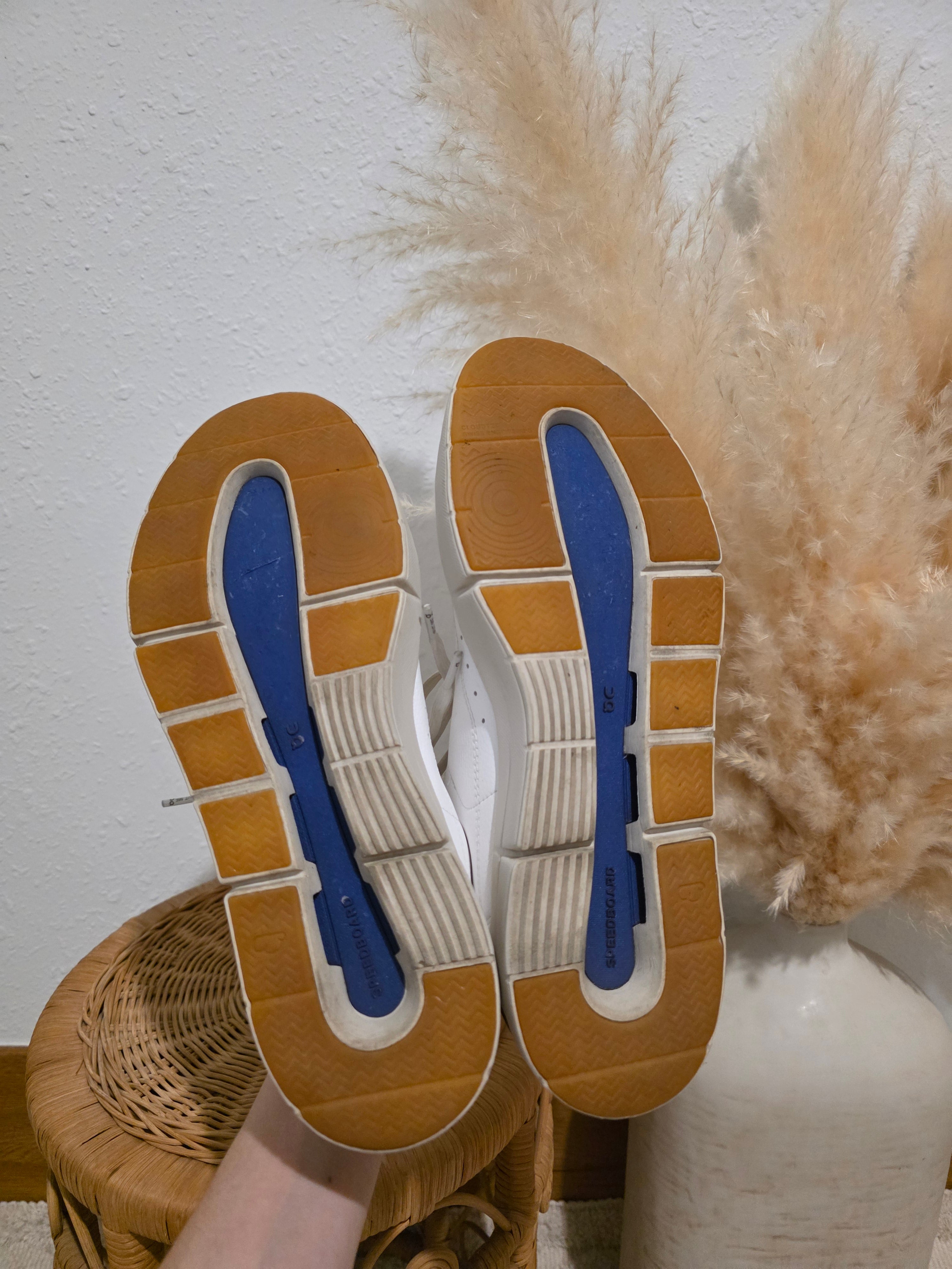 ON Cloud The Roger Sneakers (10)