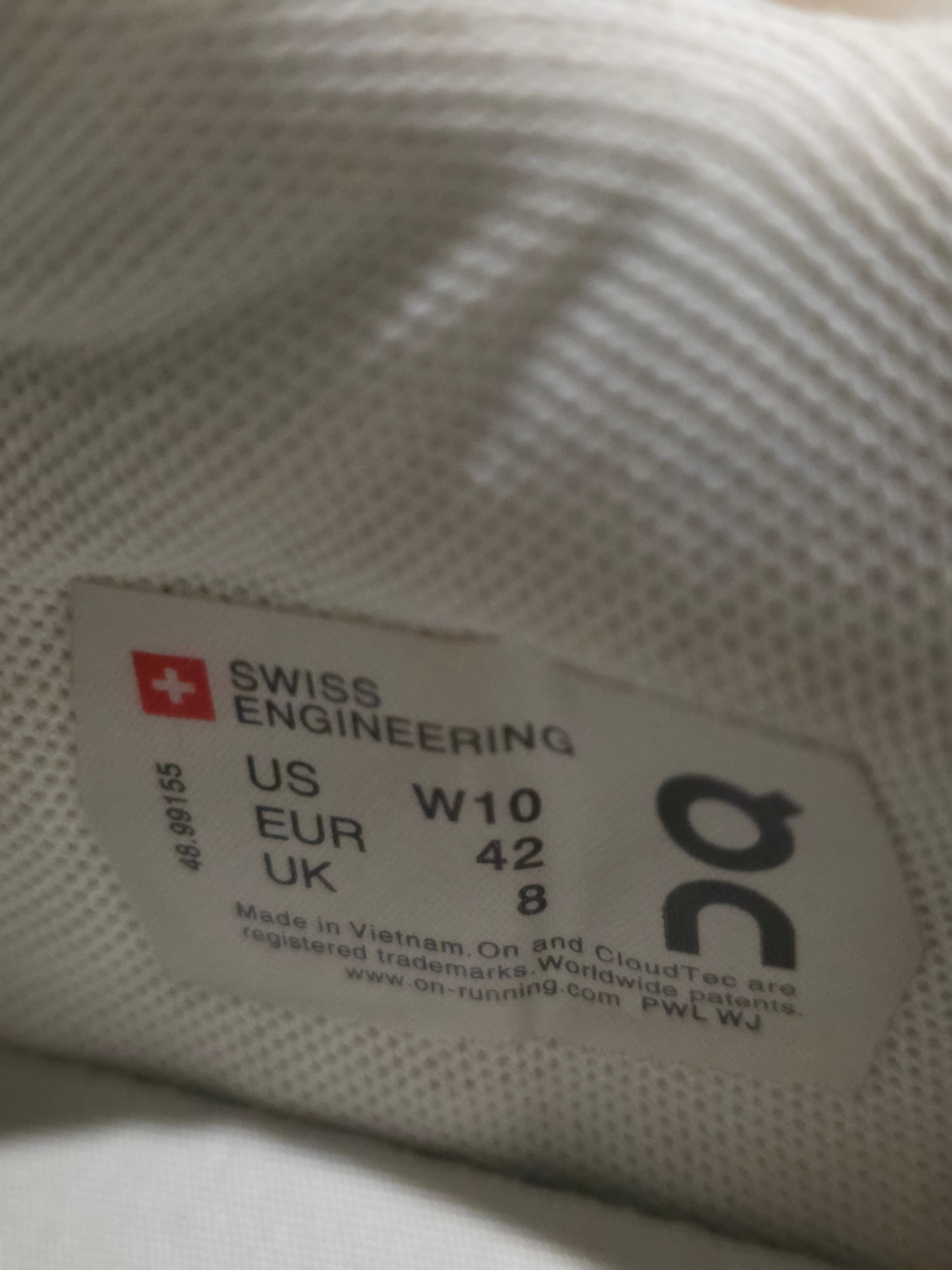 ON Cloud The Roger Sneakers (10)