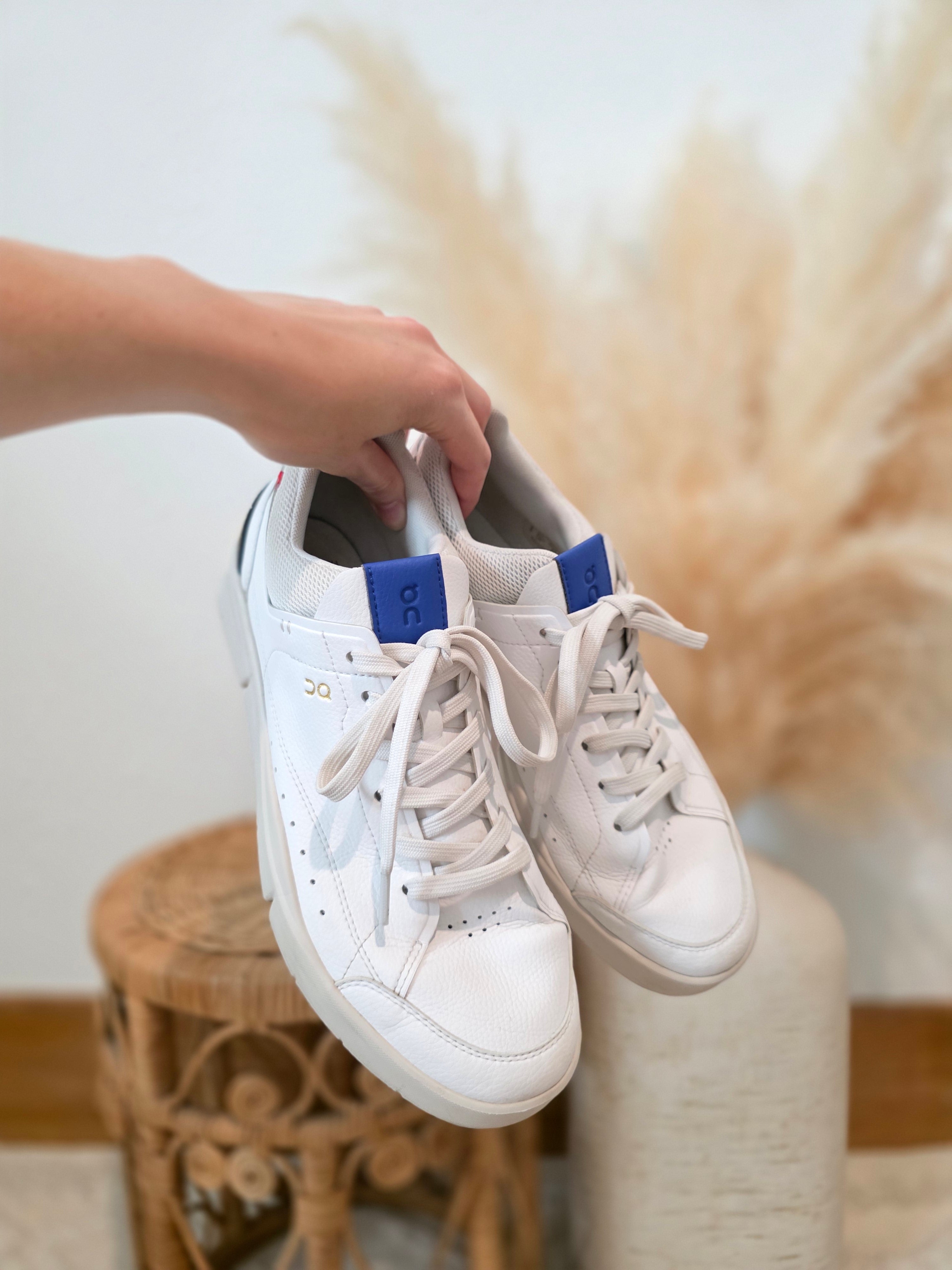 ON Cloud The Roger Sneakers (10)