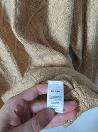 Neutral Cable Knit Sweater (XXL)