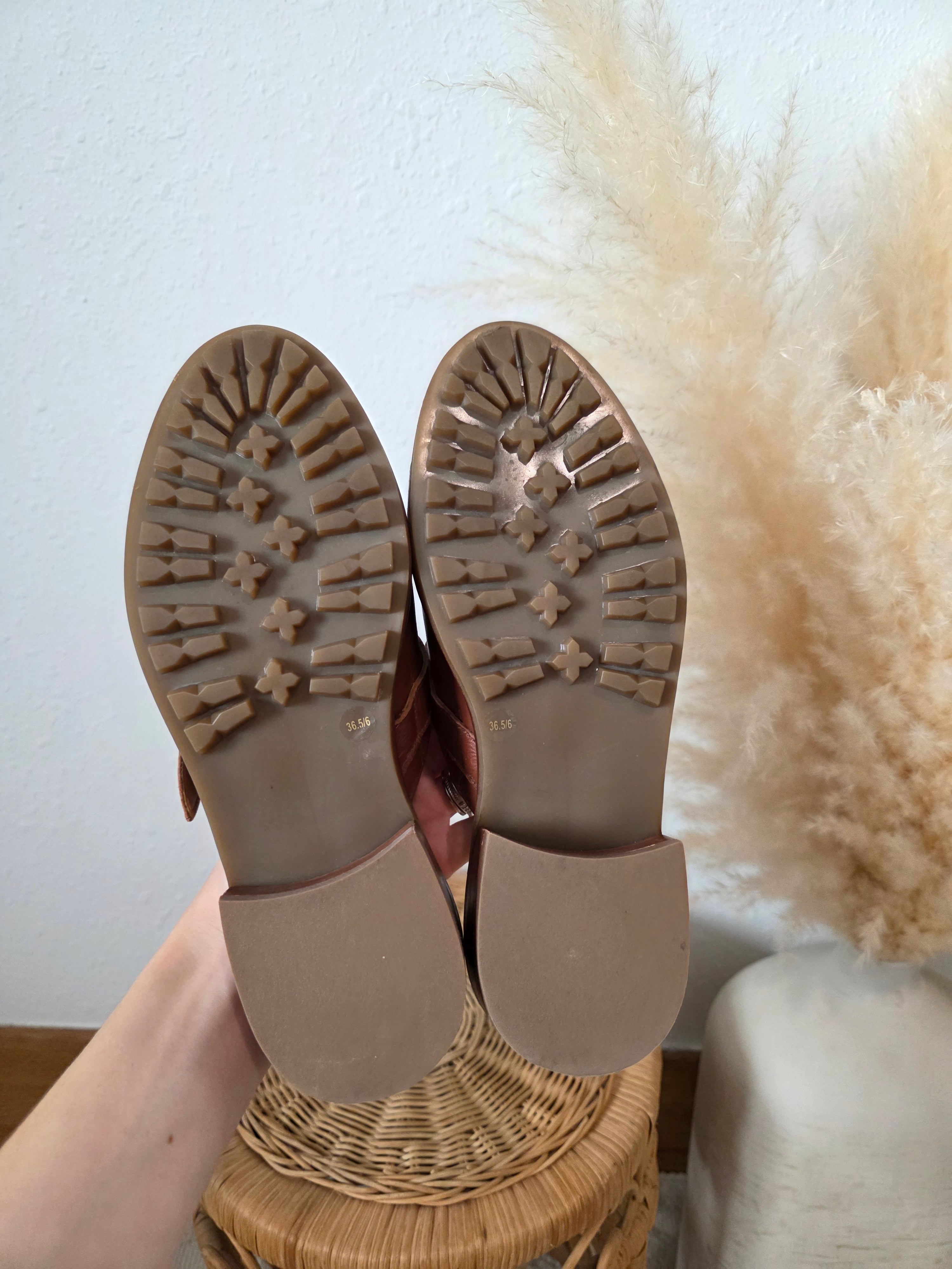 Crown Vintage Cognac Leather Clogs (6)