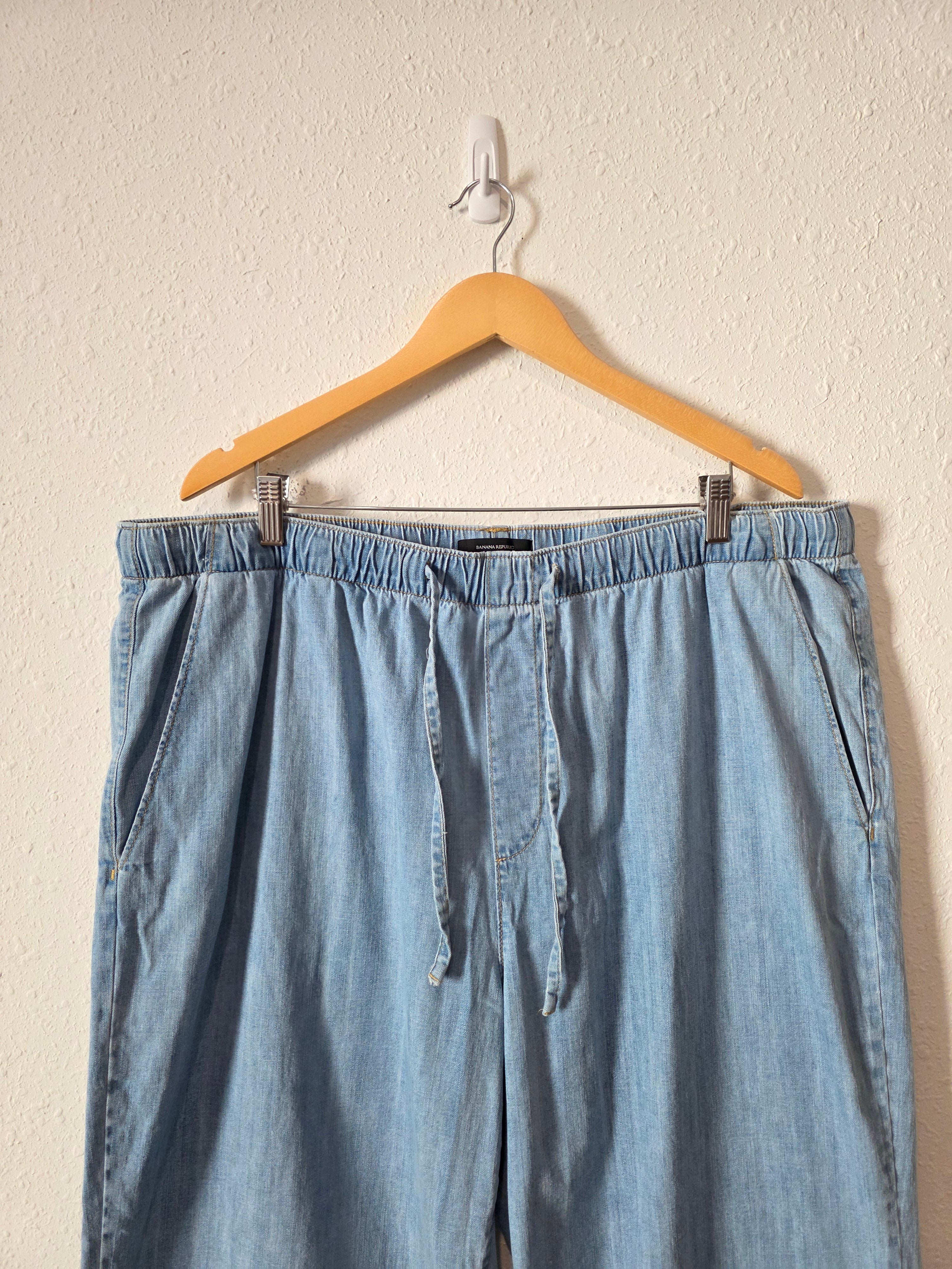 Banana Republic Wide Leg Easy Jeans (XXL)