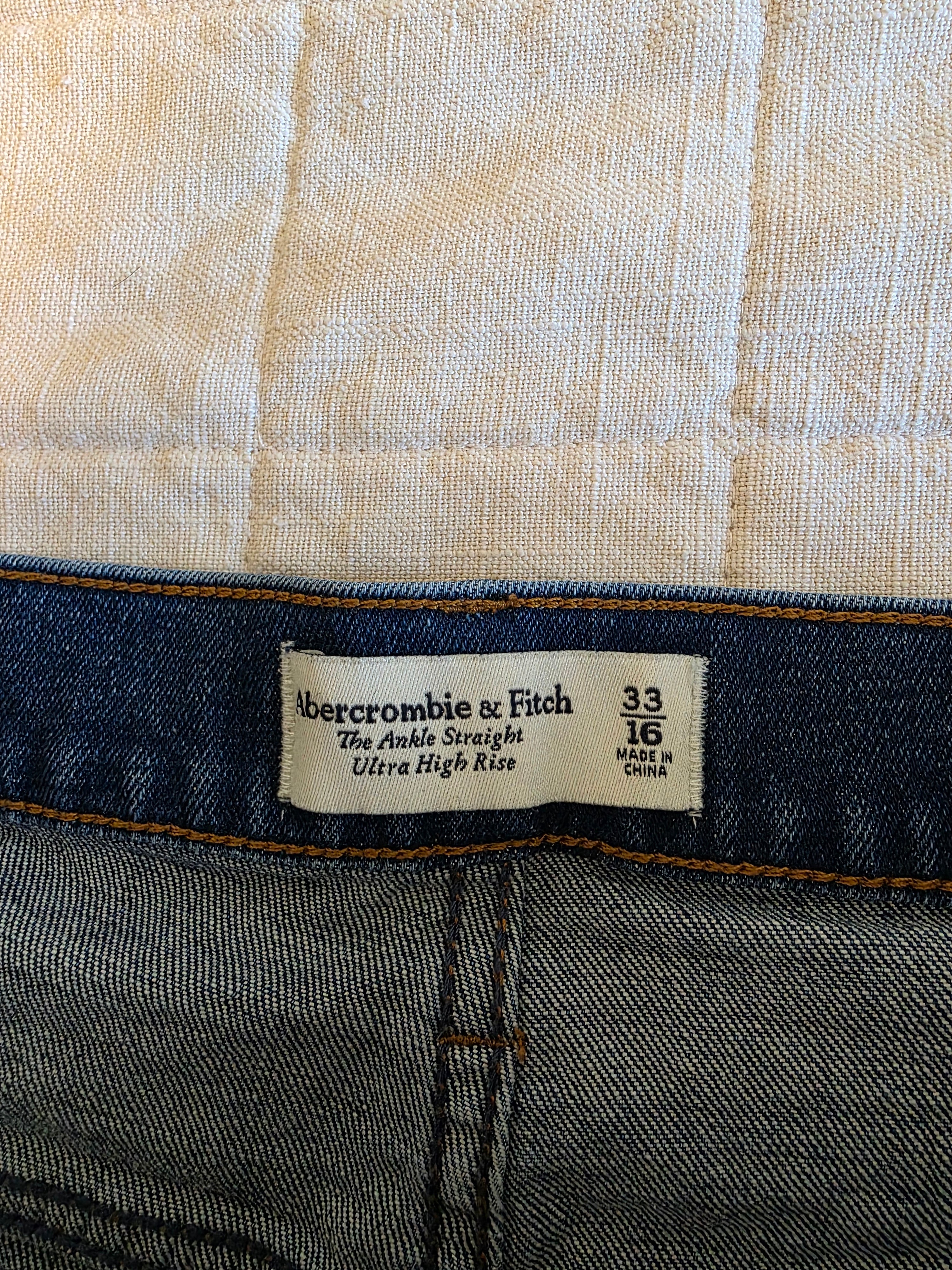 Abercrombie Ankle Straight Jeans (33/16)
