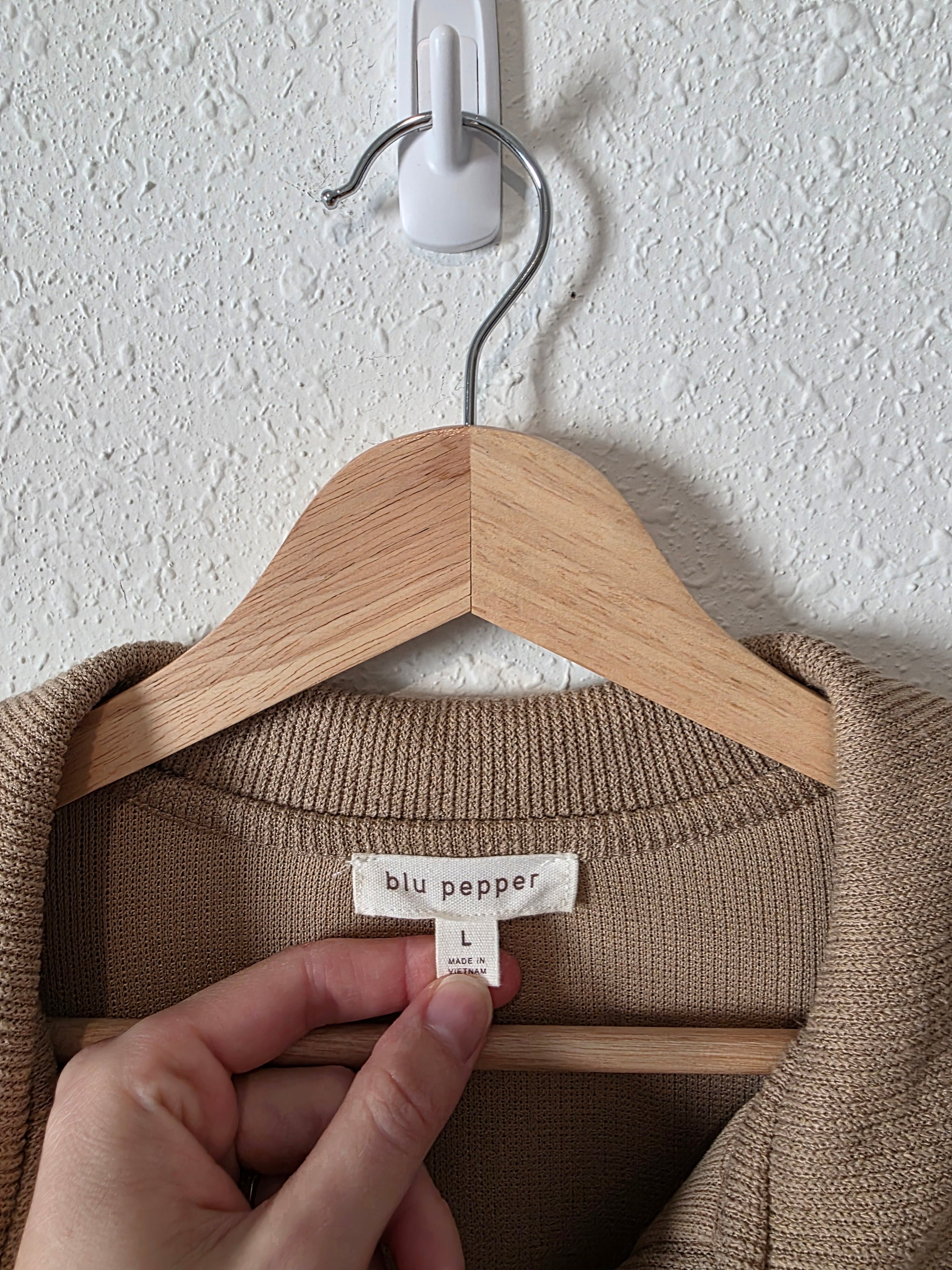 Blu Pepper Mocha Henley Sweater (L)