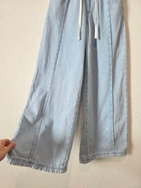 Light Wash Wide Leg Easy Jeans (XS)