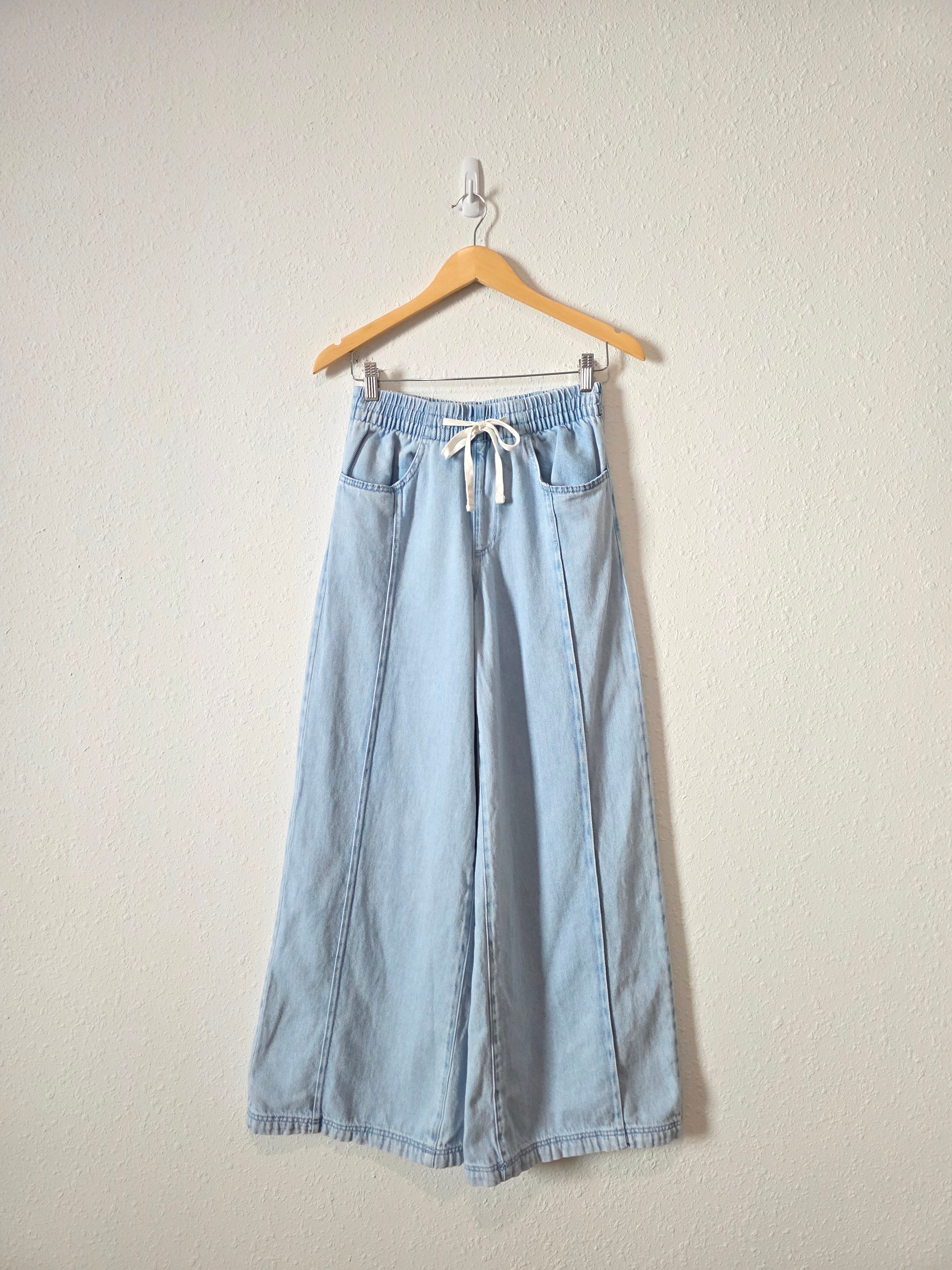Light Wash Wide Leg Easy Jeans (XS)