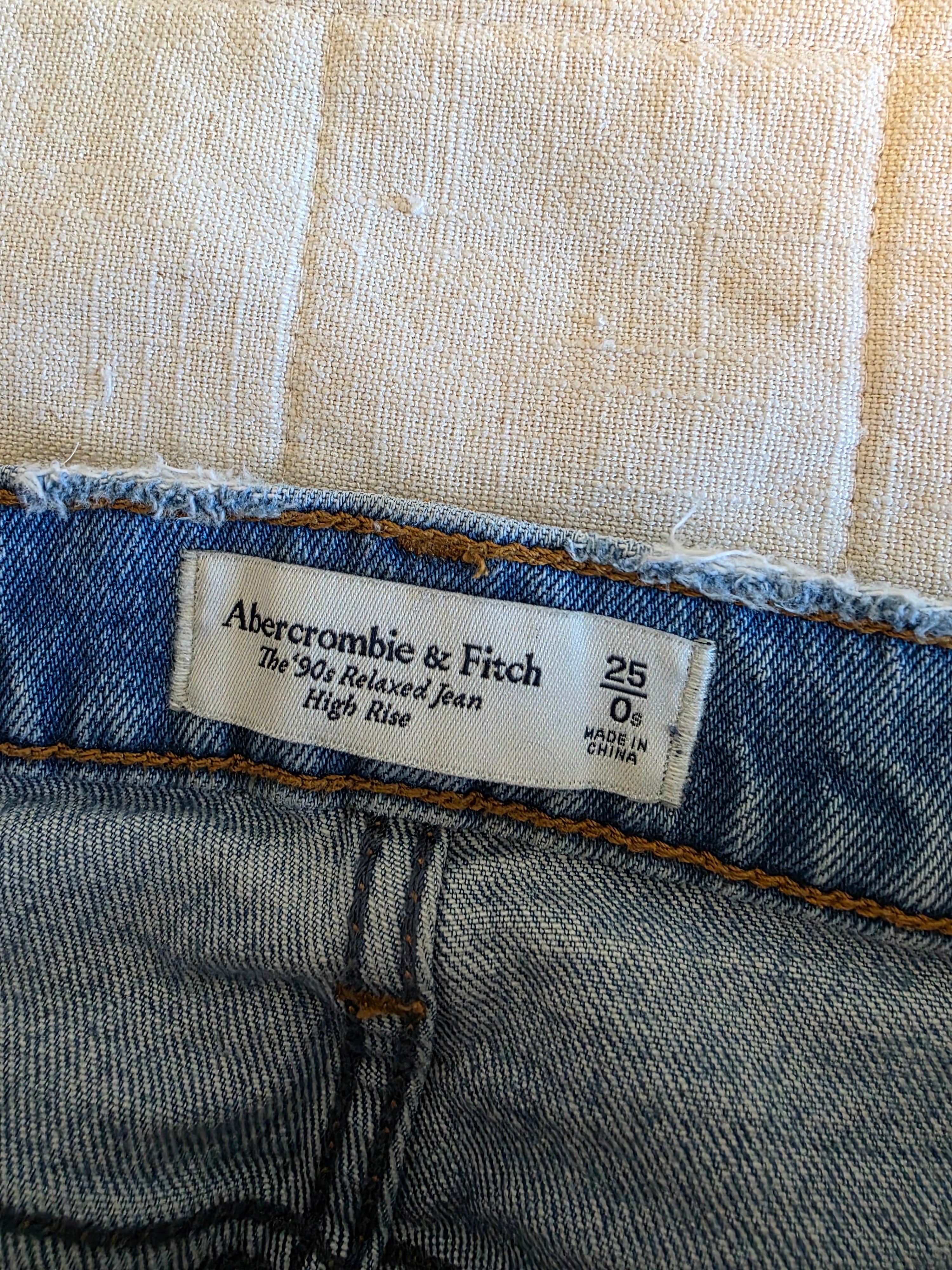 Abercrombie 90s Relaxed Jeans (25/0)