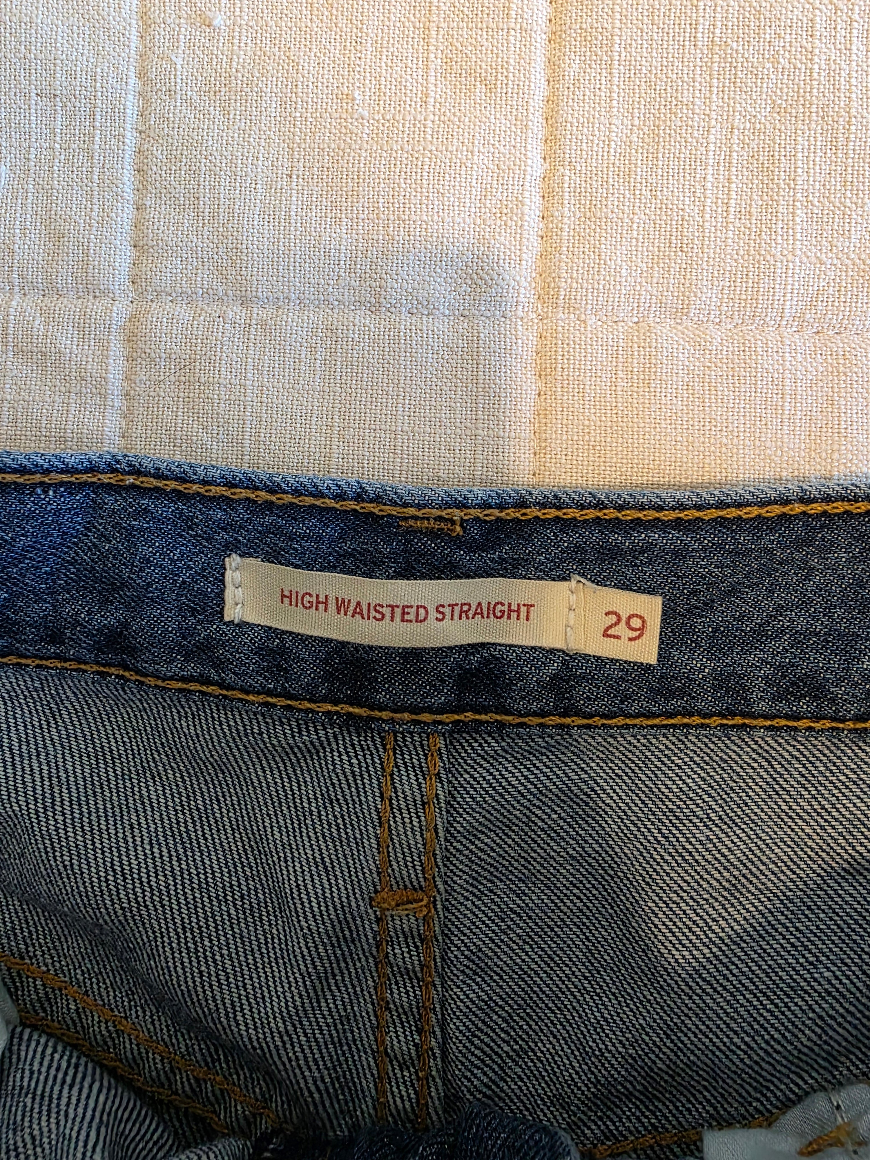 Levi's High Waisted Straight Jeans (29)
