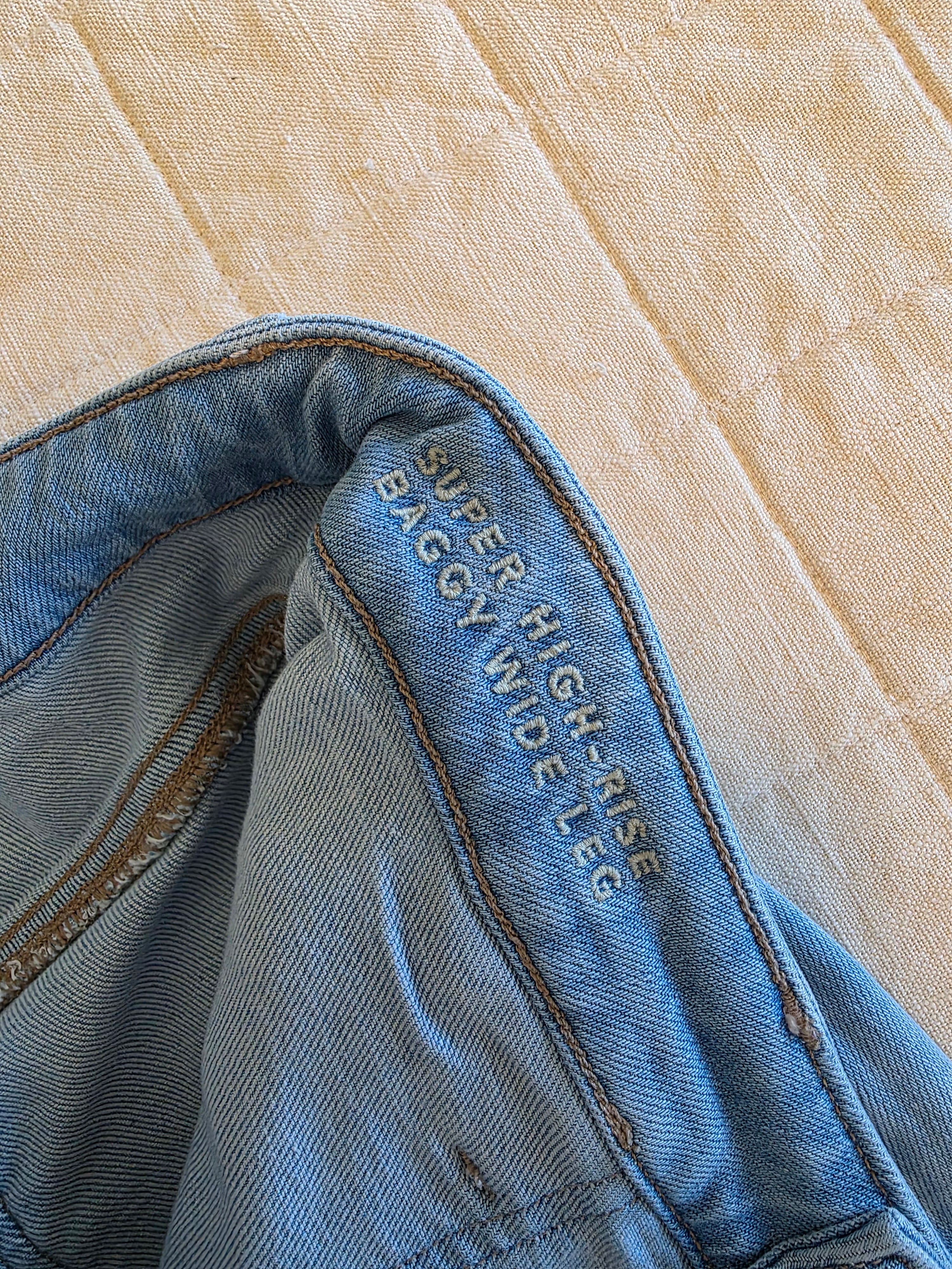 Light Wash Baggy Wide Leg Jeans (6 short)