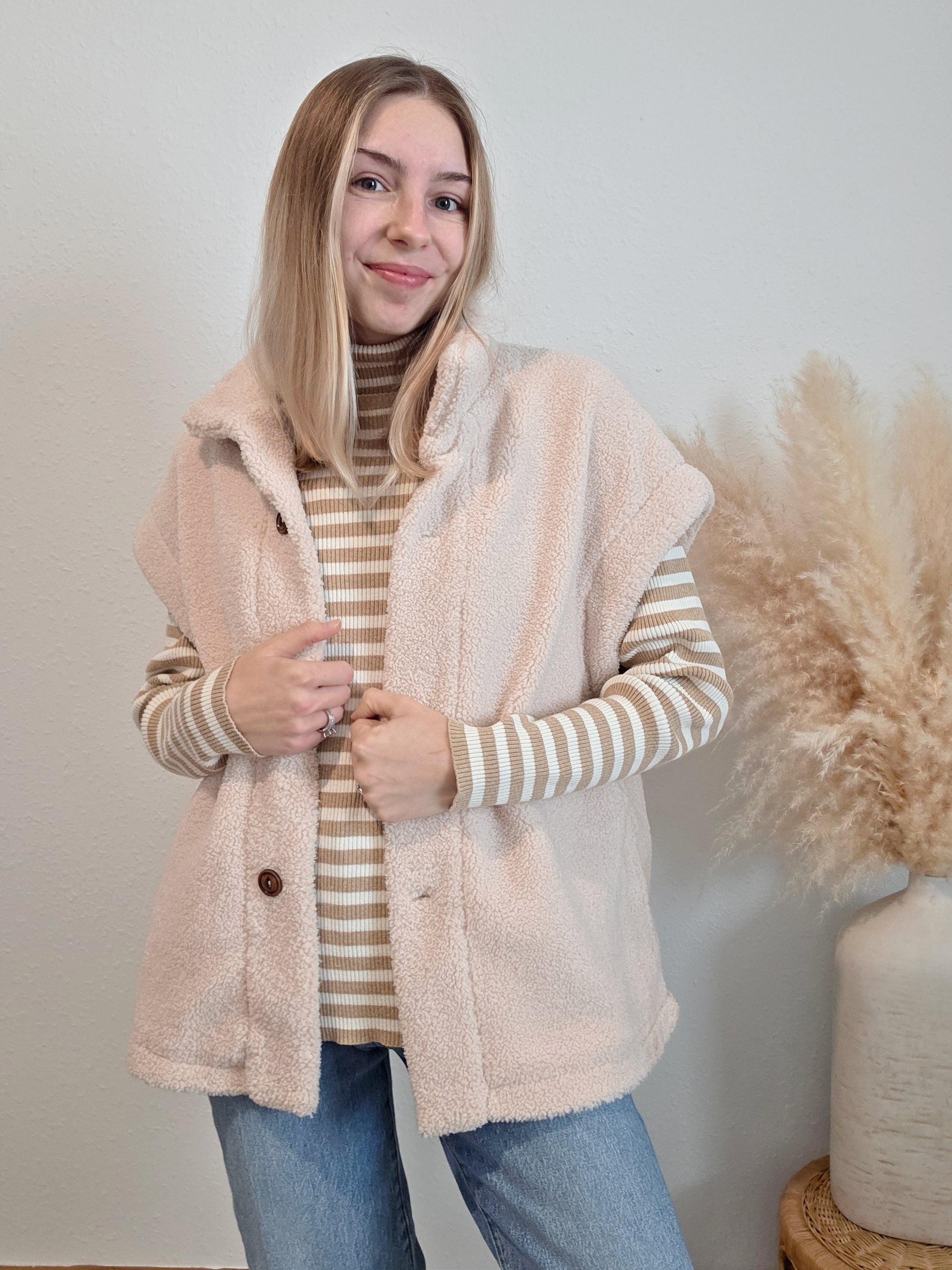 Cozy Sherpa Button Up Vest (S)