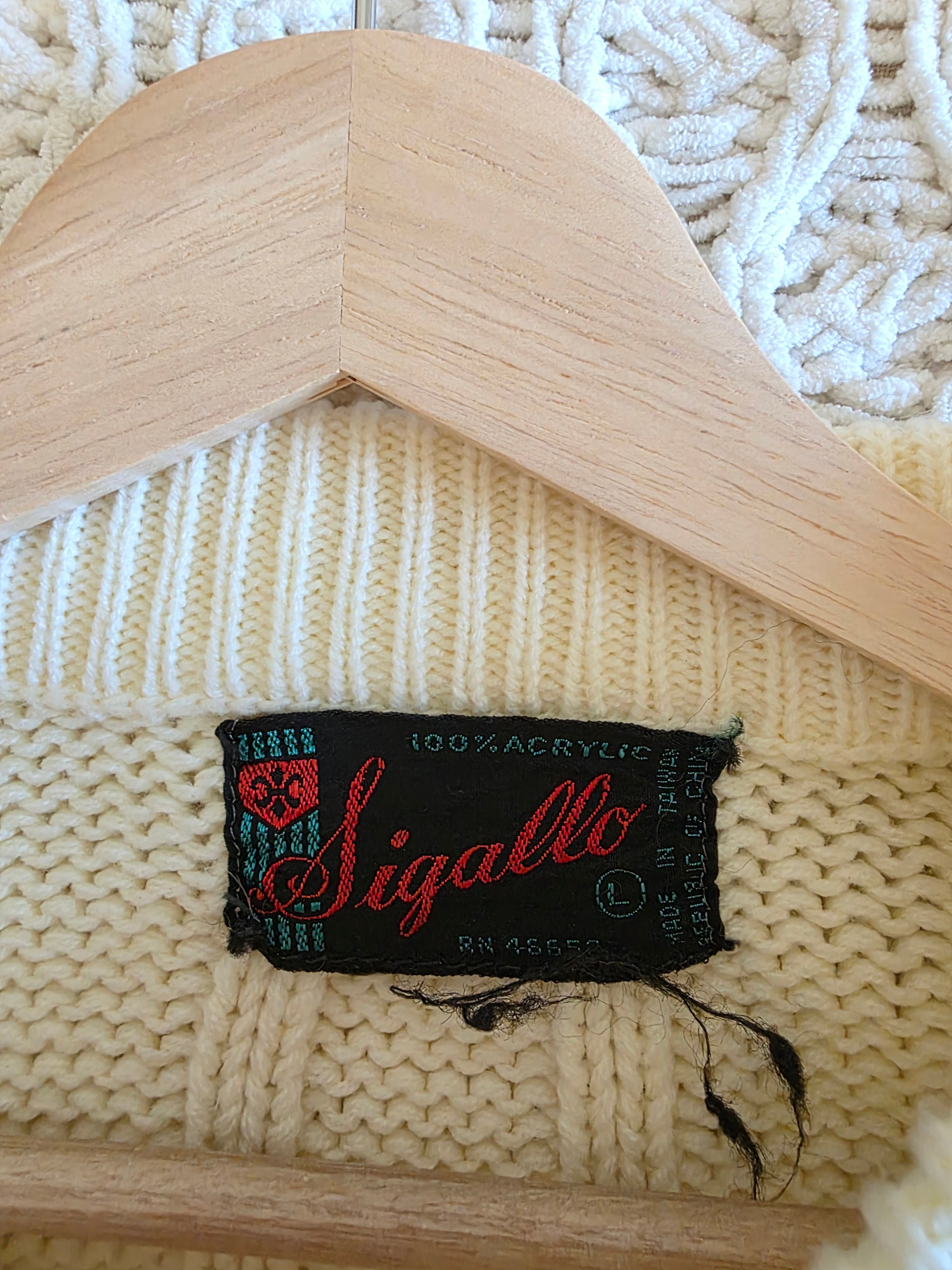 Vintage Chunky Cable Knit Sweater (L)