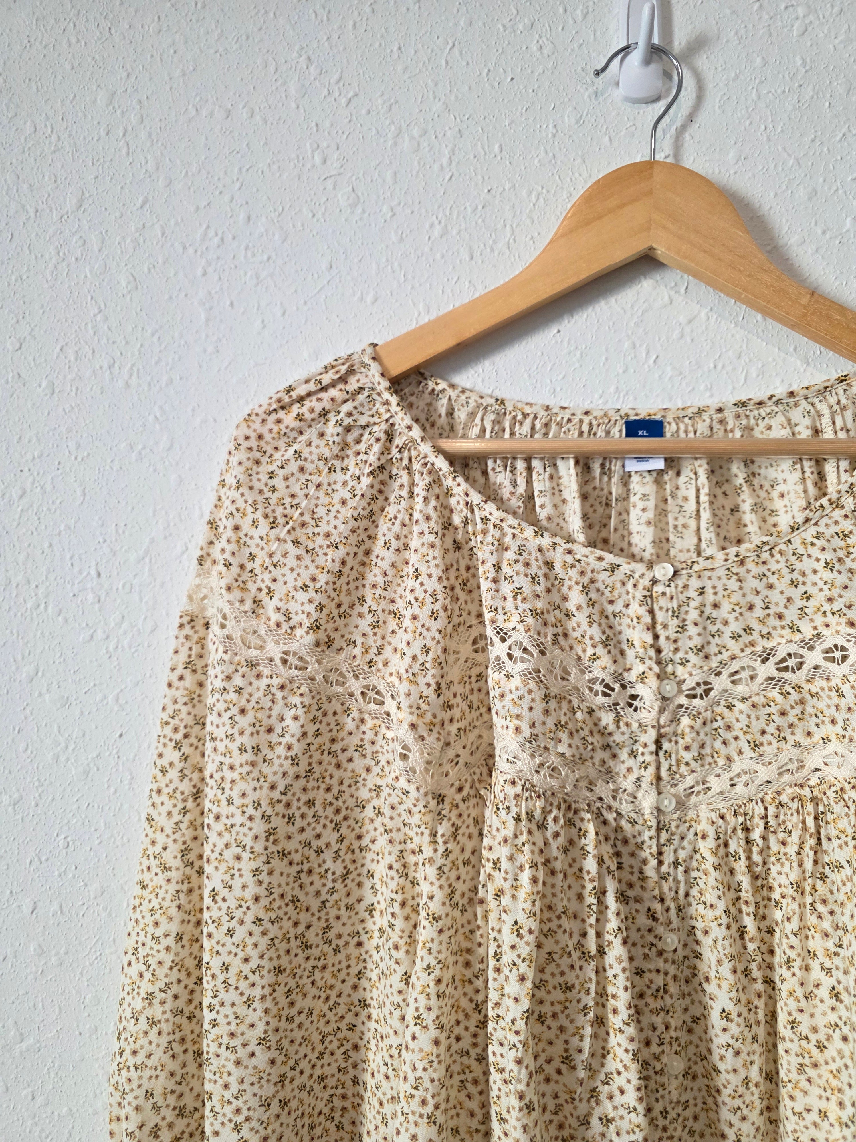 NEW Dainty Floral Puff Sleeve Blouse (XL)