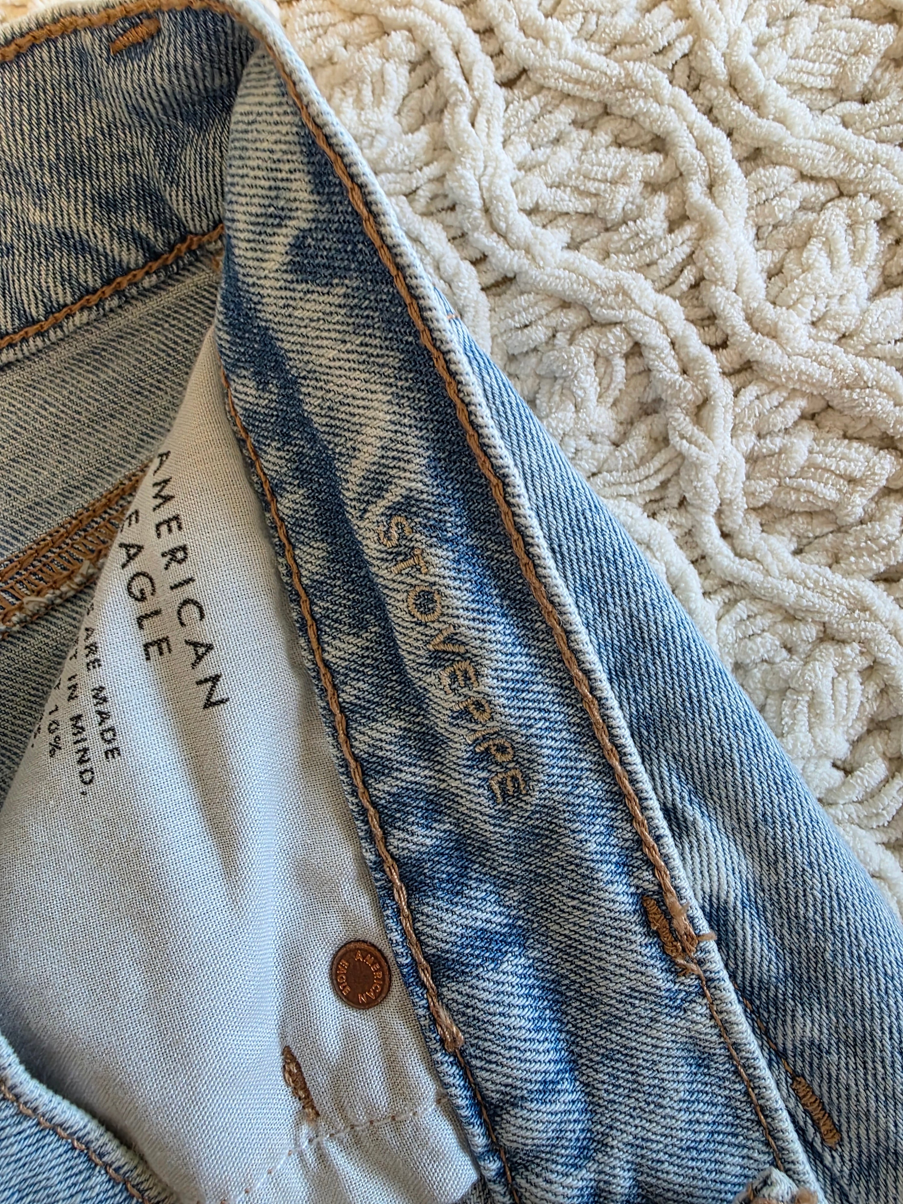 Light Wash Relaxed Jeans (8 short)