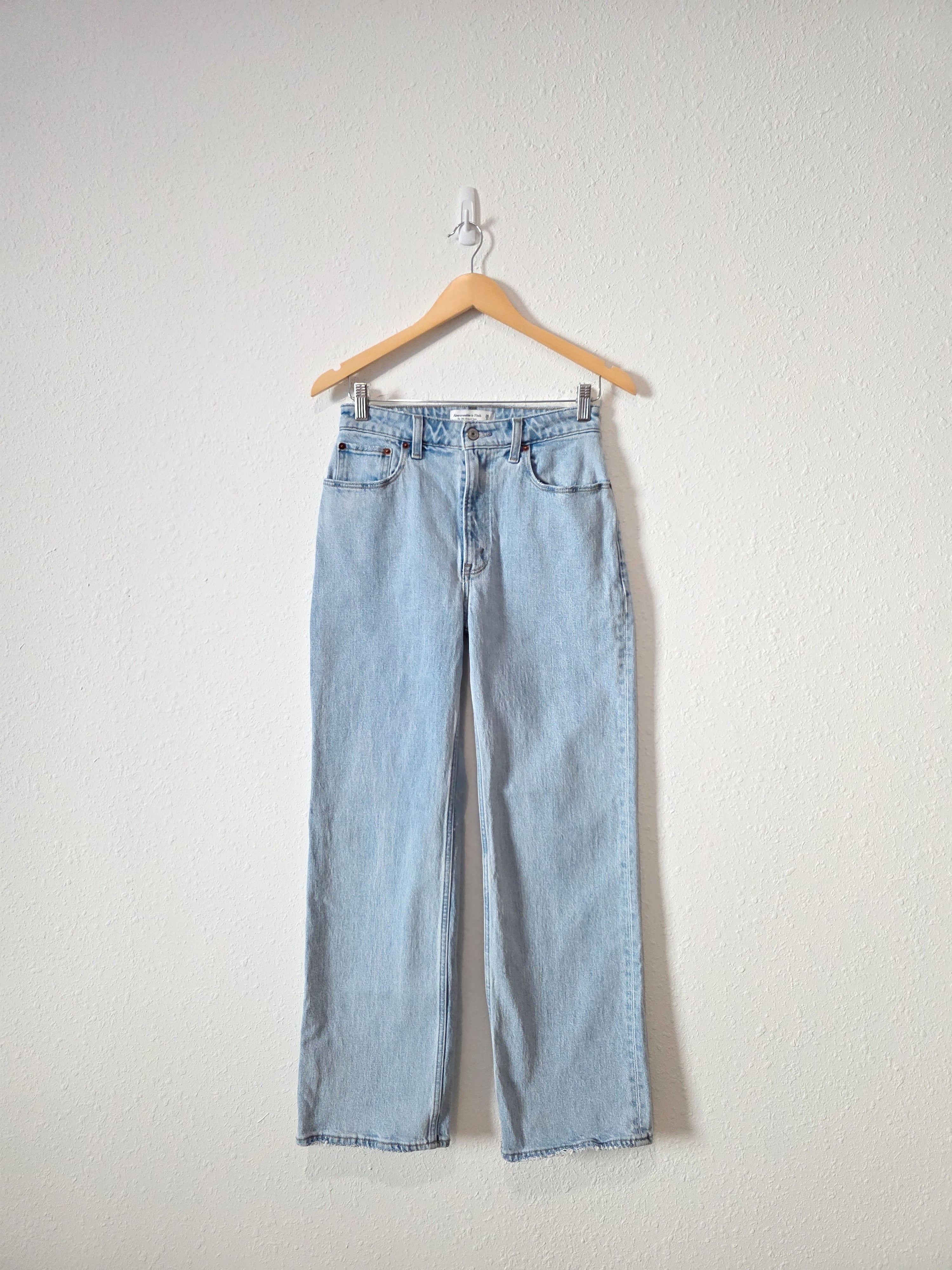 Abercrombie 90s Relaxed Jeans (2/26s)