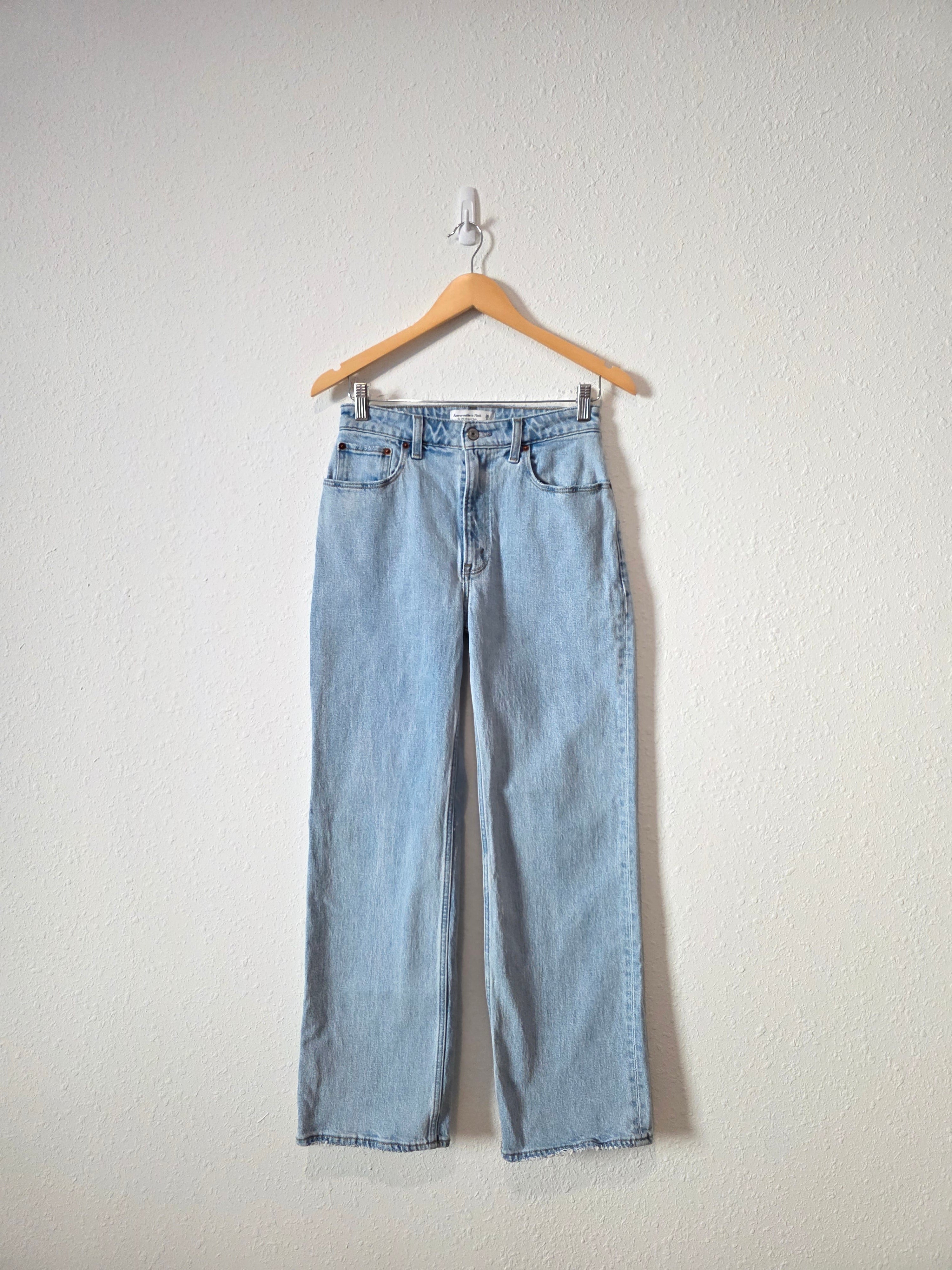 Abercrombie 90s Relaxed Jeans (2/26s)