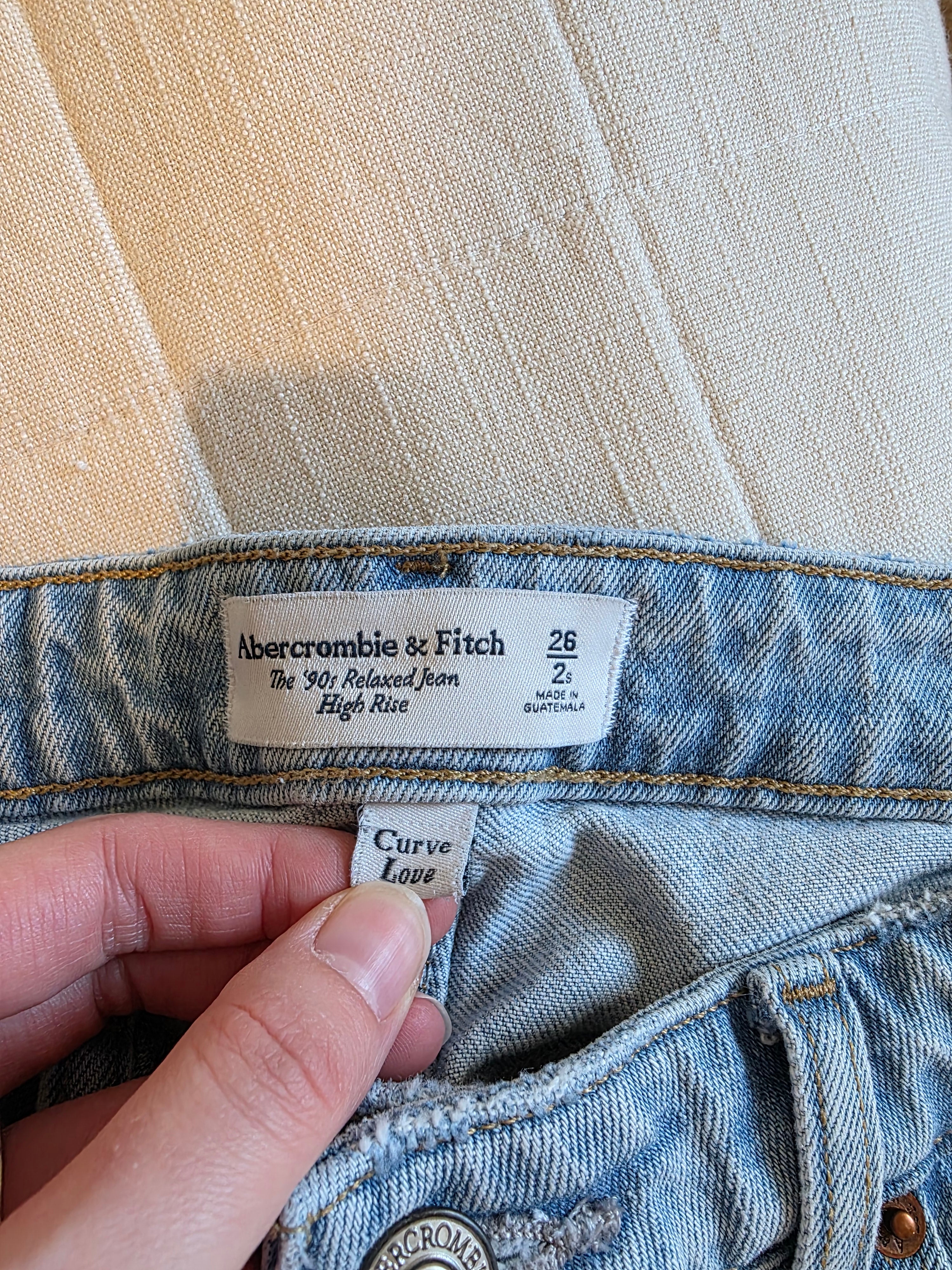 Abercrombie 90s Relaxed Jeans (2/26s)